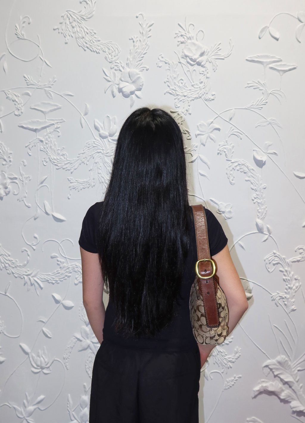 SIGNATURE BLEECKER HOBO SHOULDER BAG