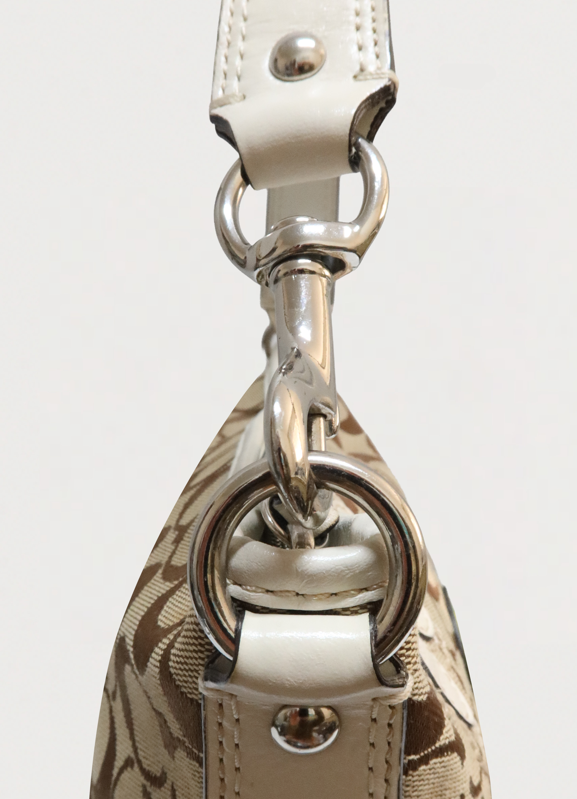 DAISY BLEECKER SIGNATURE SHOULDER BAG