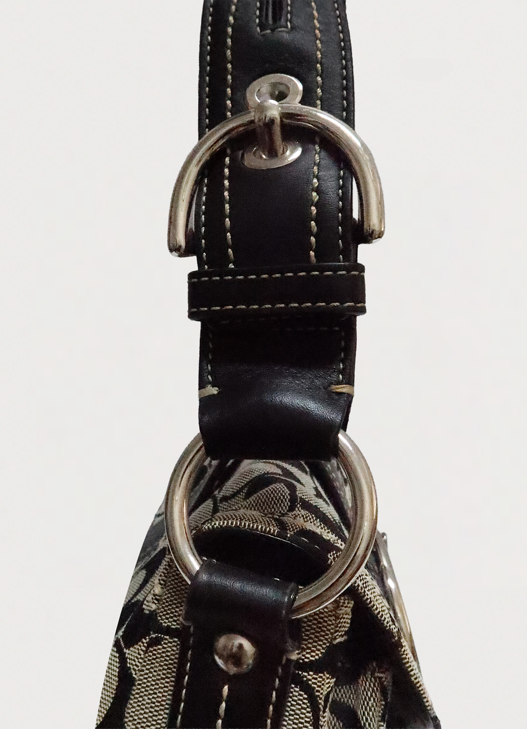 SIGNATURE SOHO POCKET SHOULDER BAG