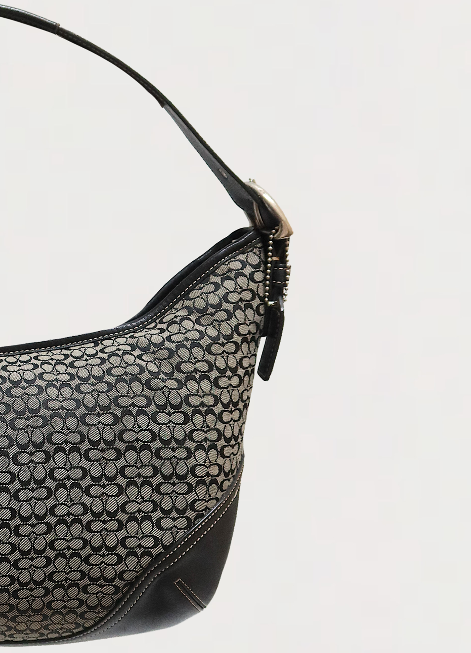 SIGNATURE LARGE SOHO HOBO BAG