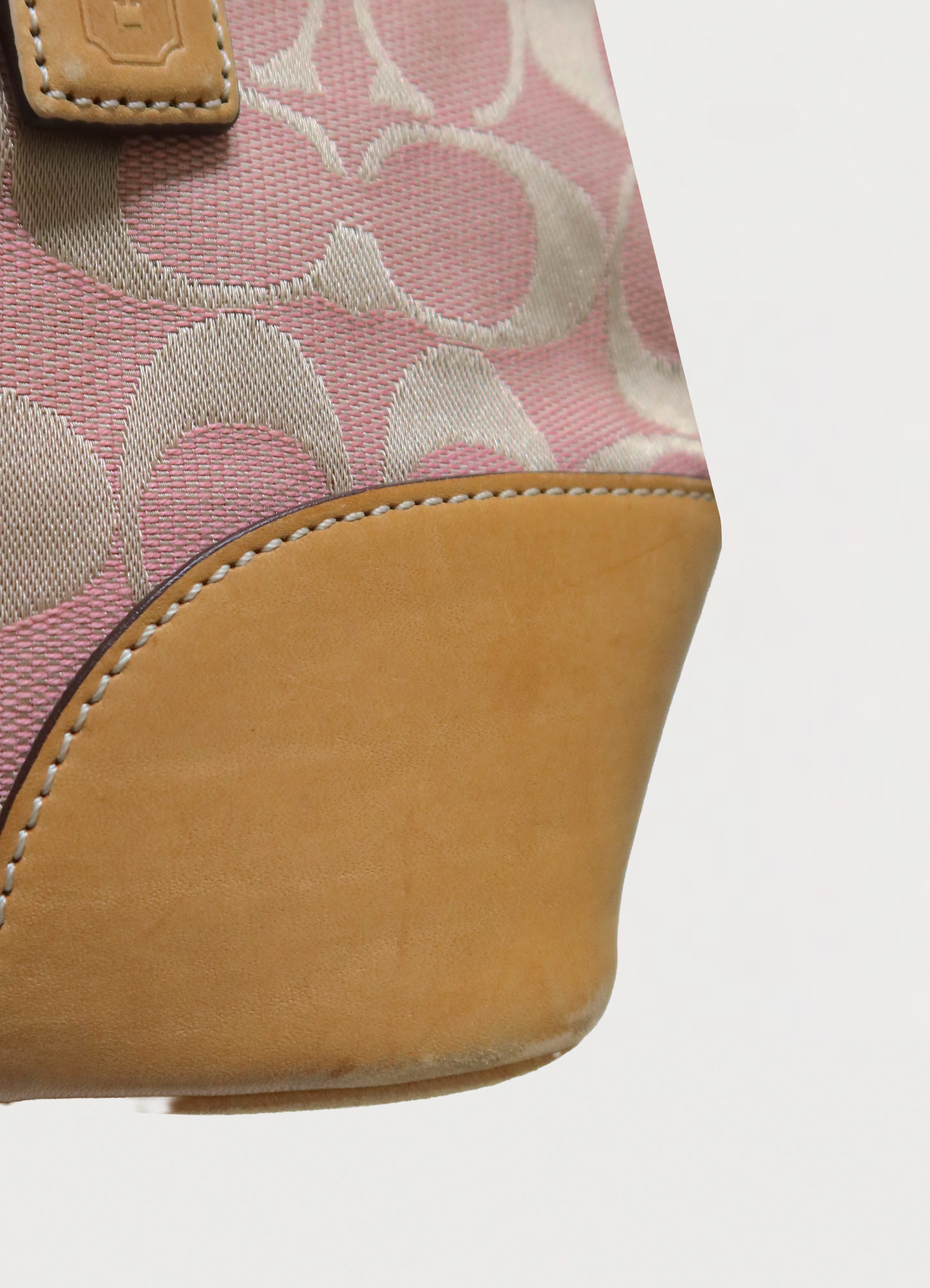 SIGNATURE CANVAS AND LEATHER SHOULDER BAG
