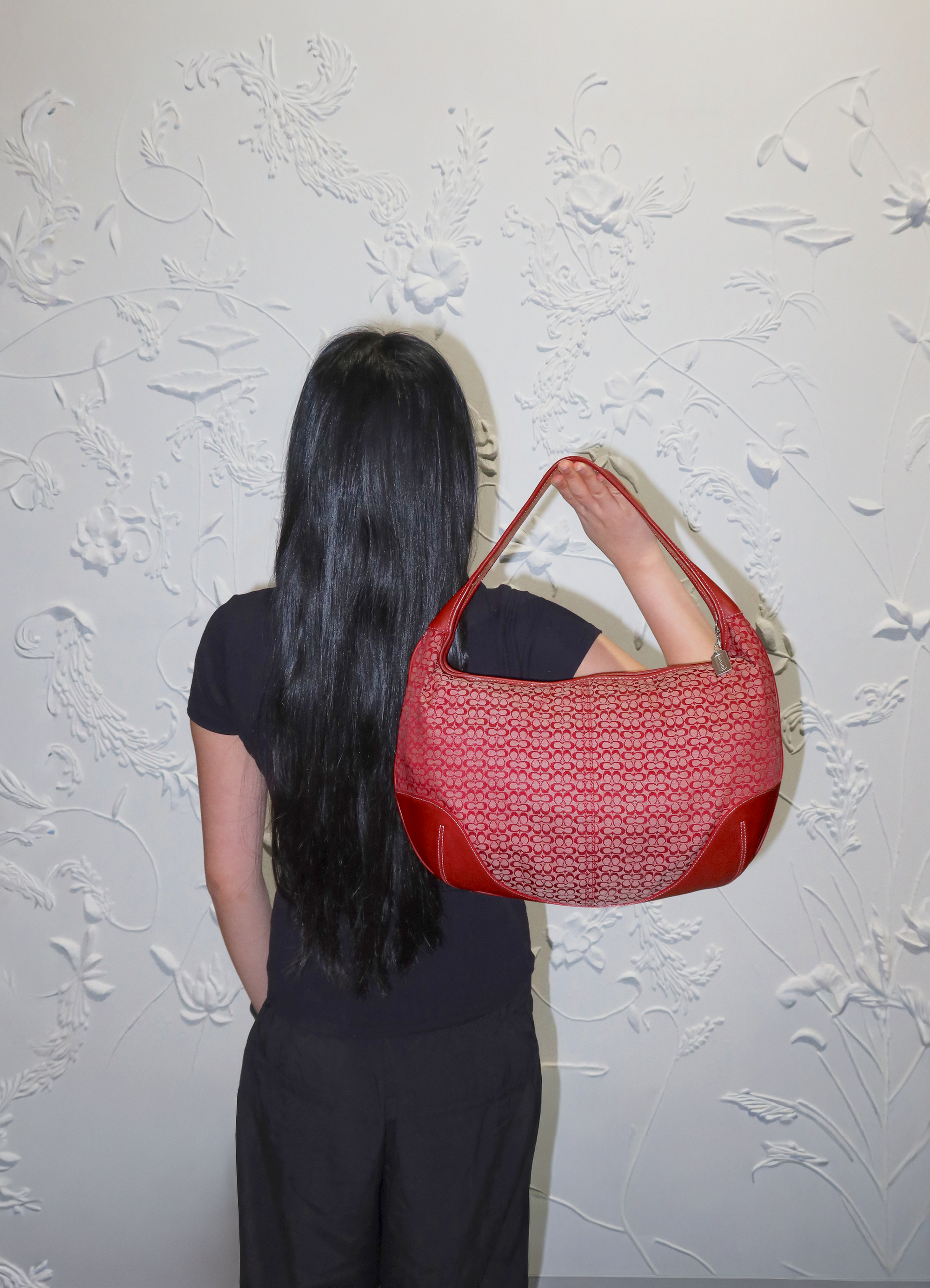 SIGNATURE SOHO HOBO SHOULDER BAG