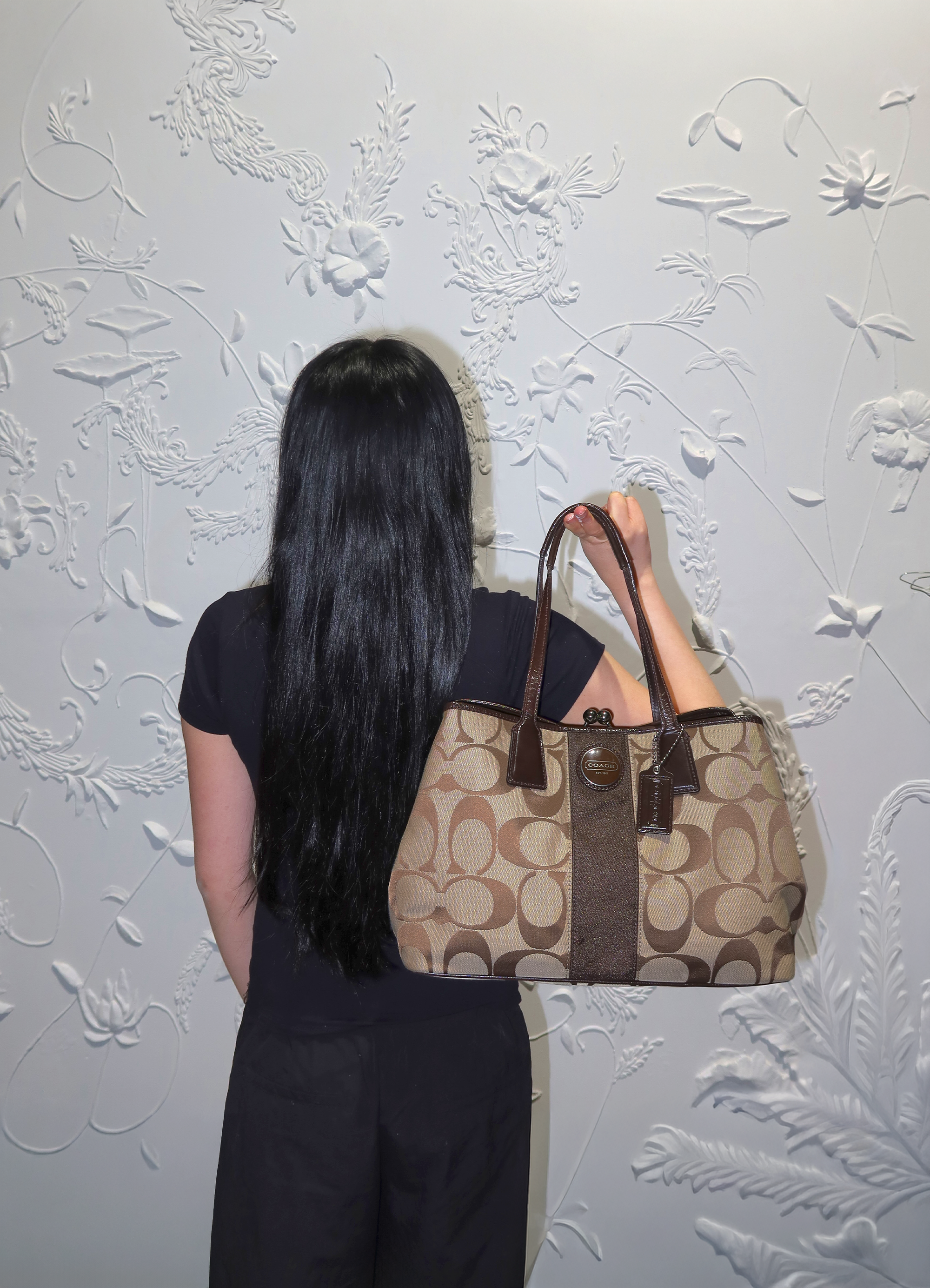 SIGNATURE STRIPE FRAMED KISSLOCK CARRYALL TOTE BAG