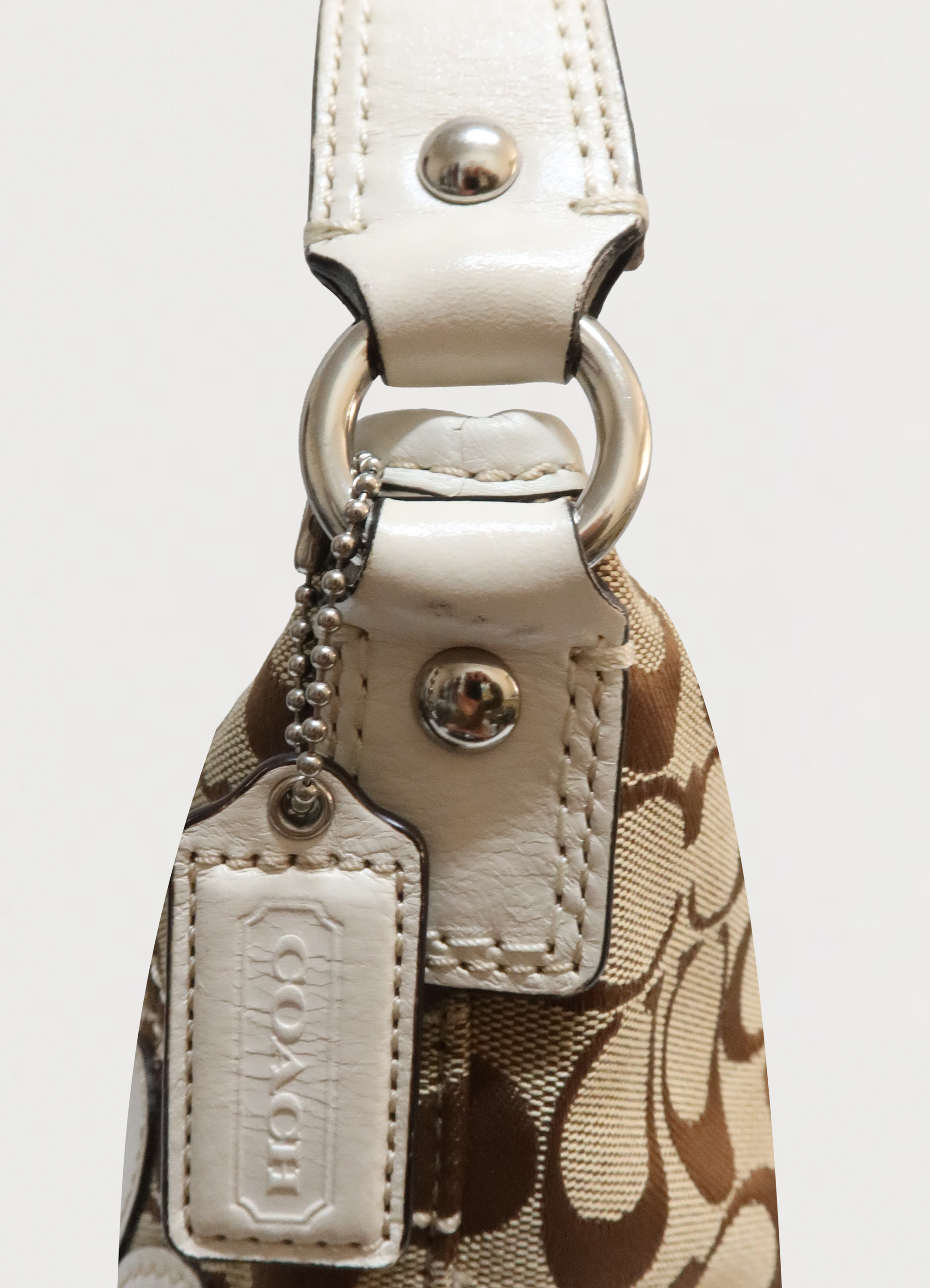 DAISY BLEECKER SIGNATURE SHOULDER BAG