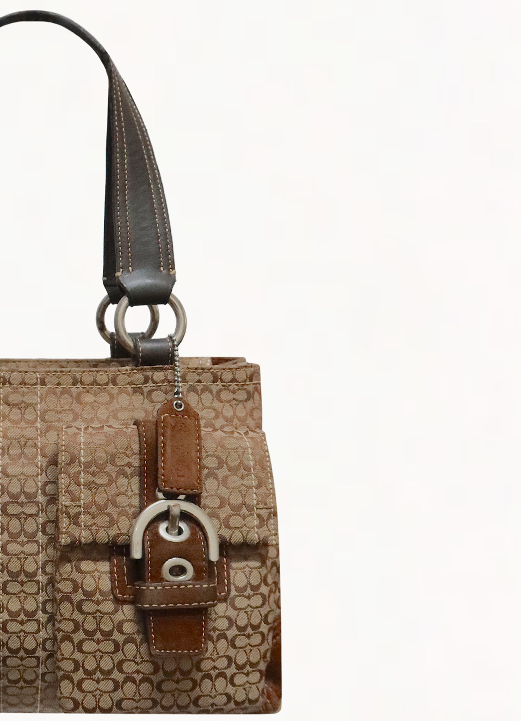 SIGNATURE SOHO BUCKLE HANDBAG
