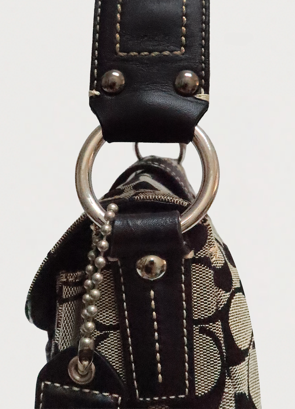 SIGNATURE SOHO POCKET SHOULDER BAG