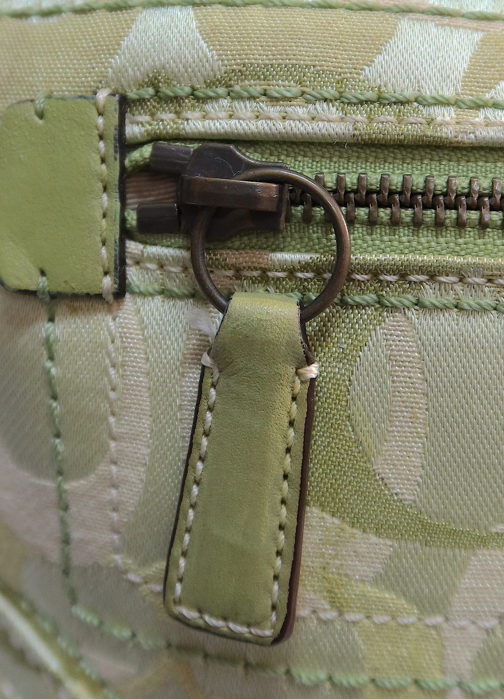 OPTIC SIGNATURE CONVERTIBLE SHOULDER BAG