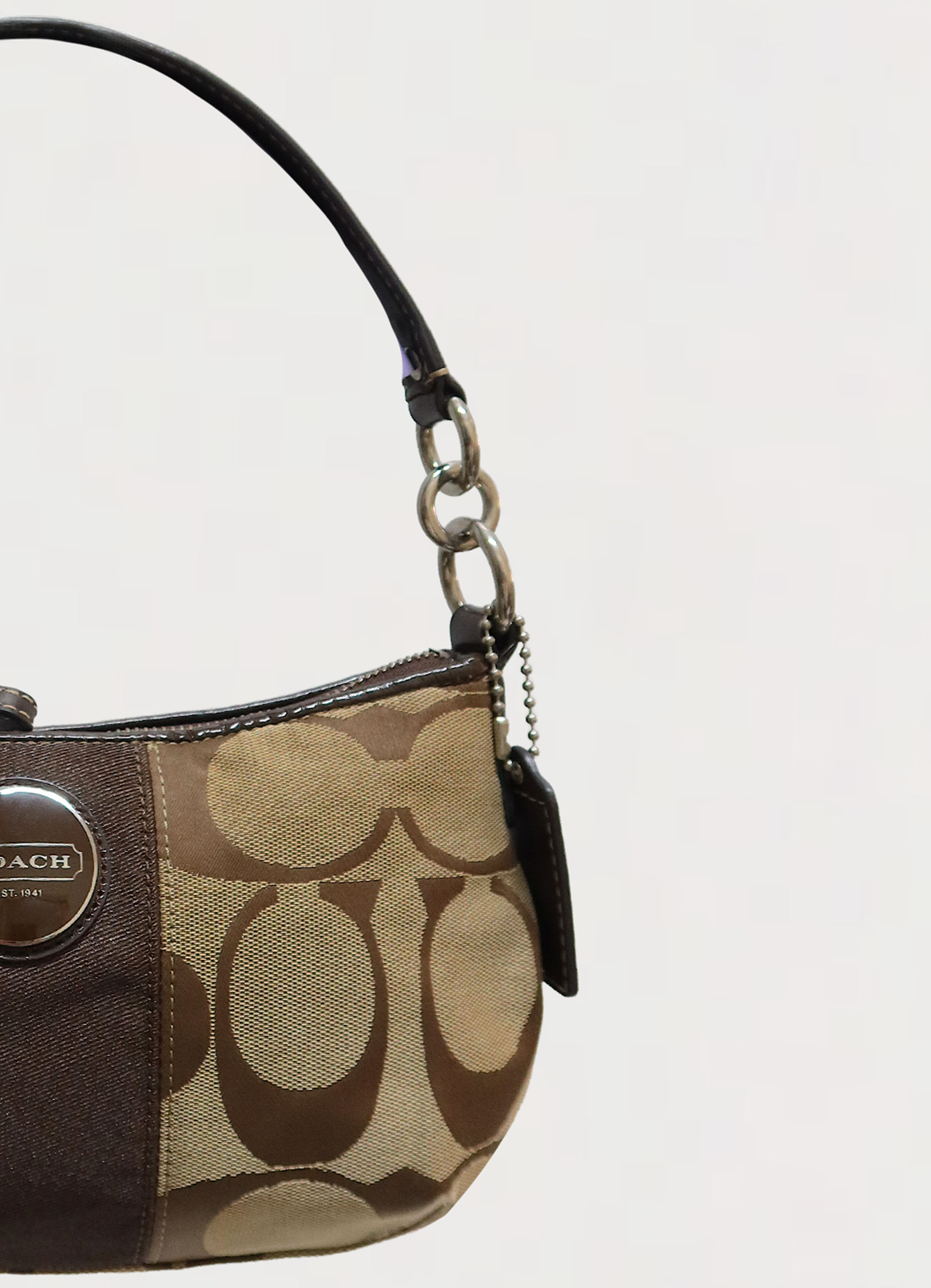 SIGNATURE DEMI STRAP SHOULDER BAG
