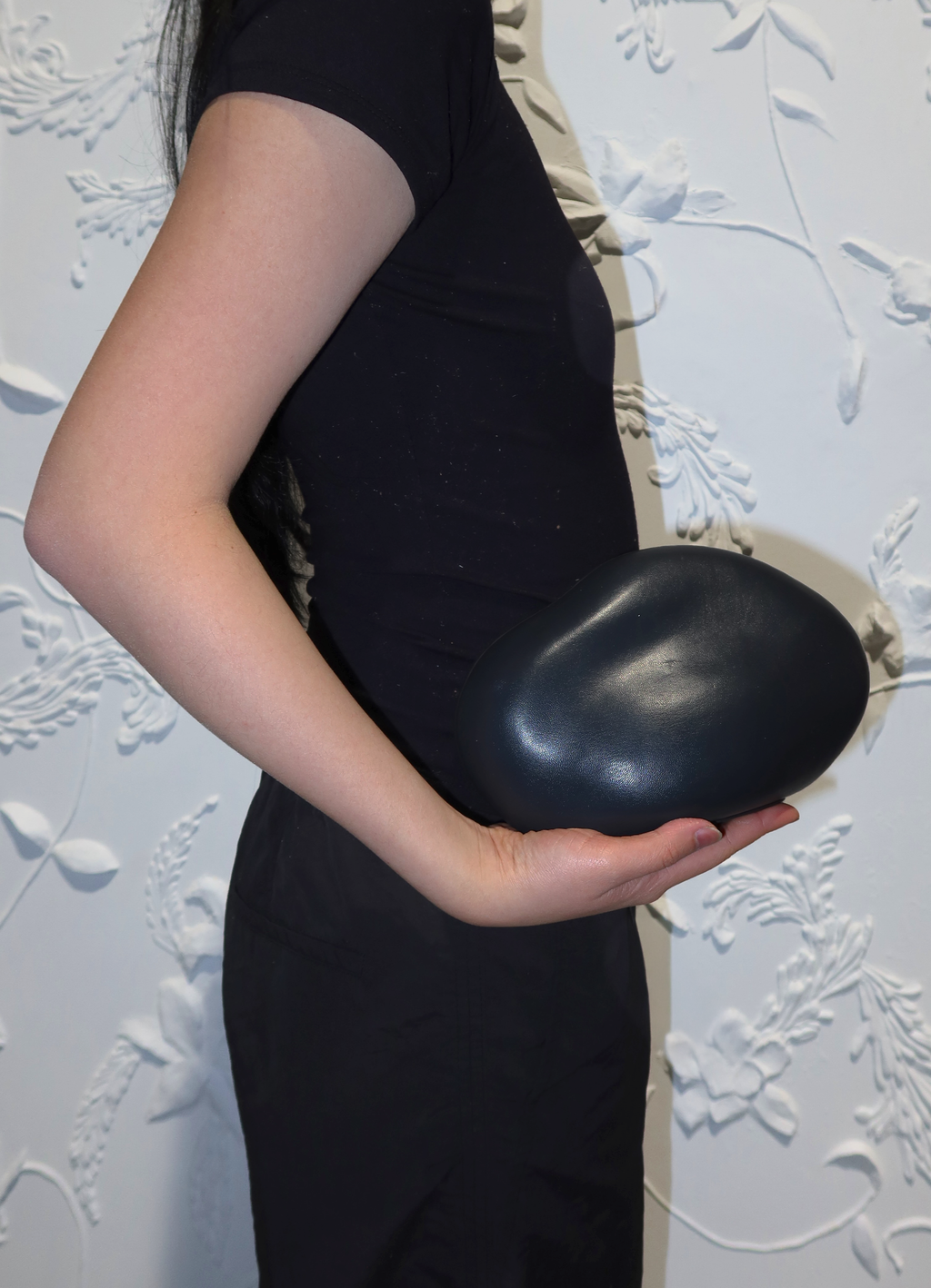 LARGE STONE PEBBLE CLUTCH