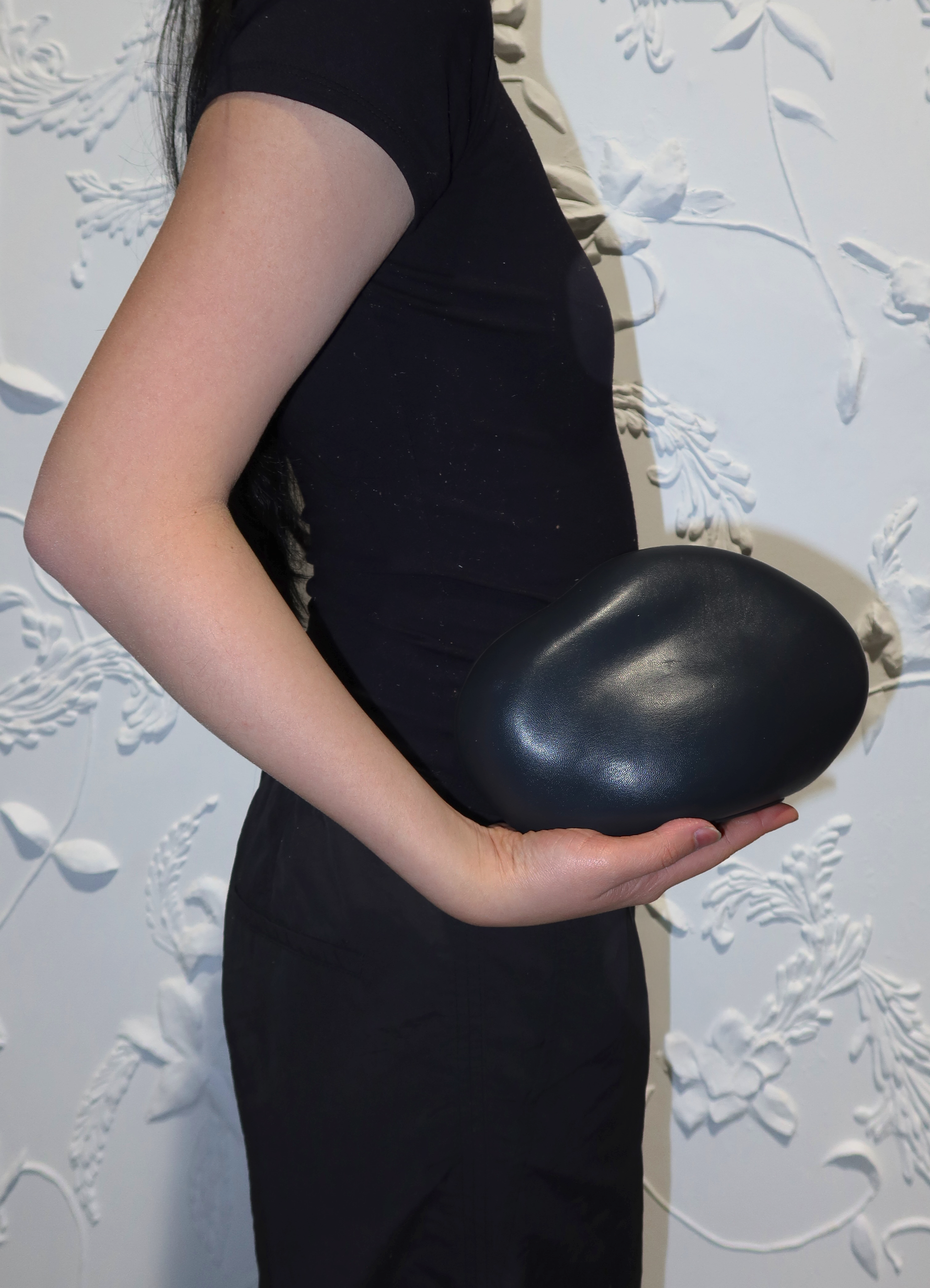 LARGE STONE PEBBLE CLUTCH