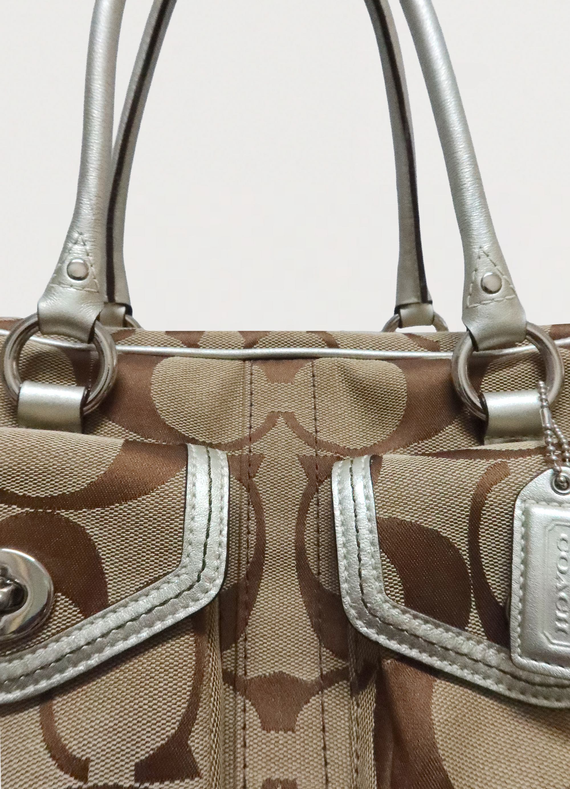SIGNATURE GALLERY POCKET SATCHEL SHOULDER BAG
