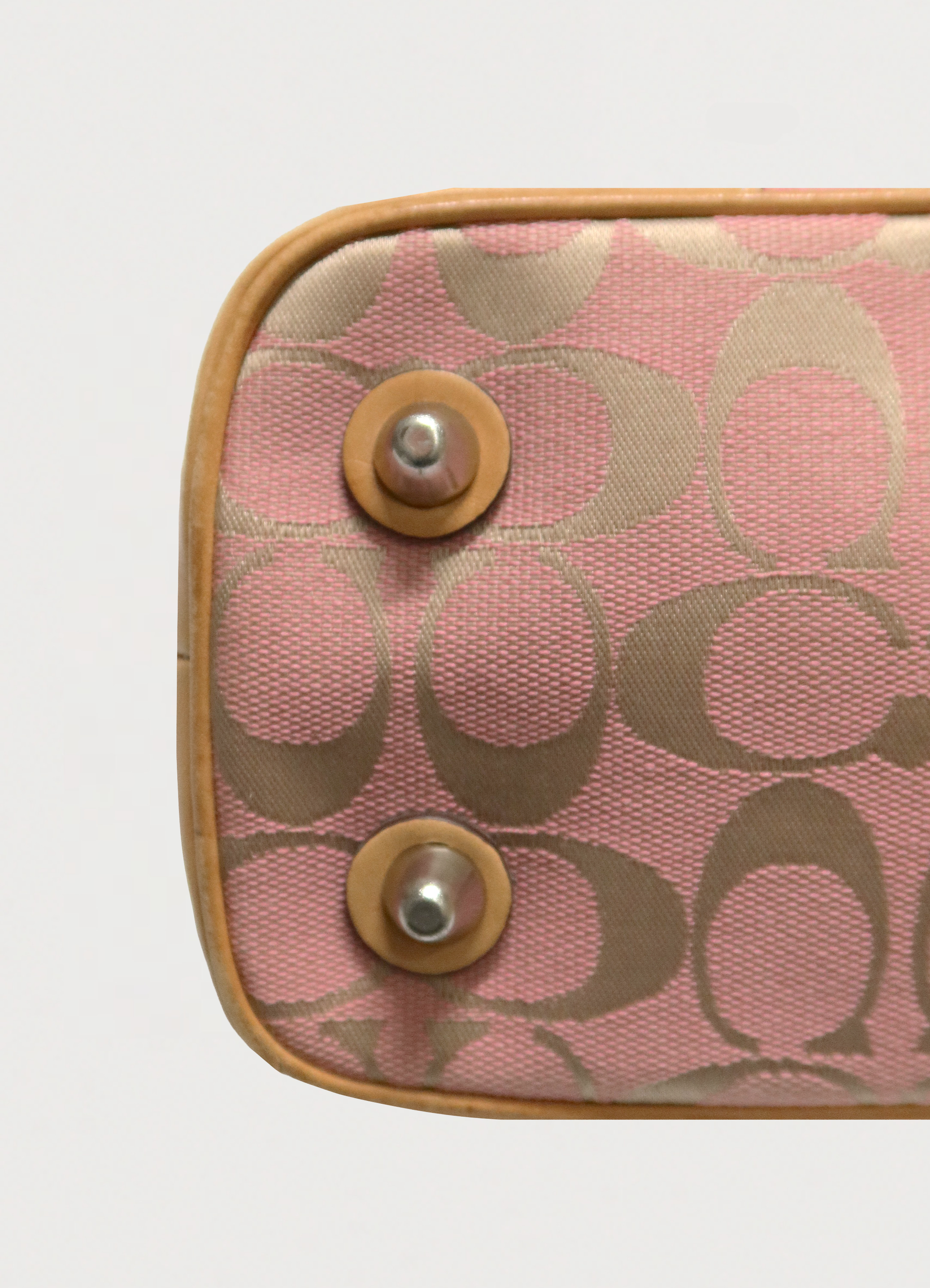 SIGNATURE CANVAS AND LEATHER SHOULDER BAG