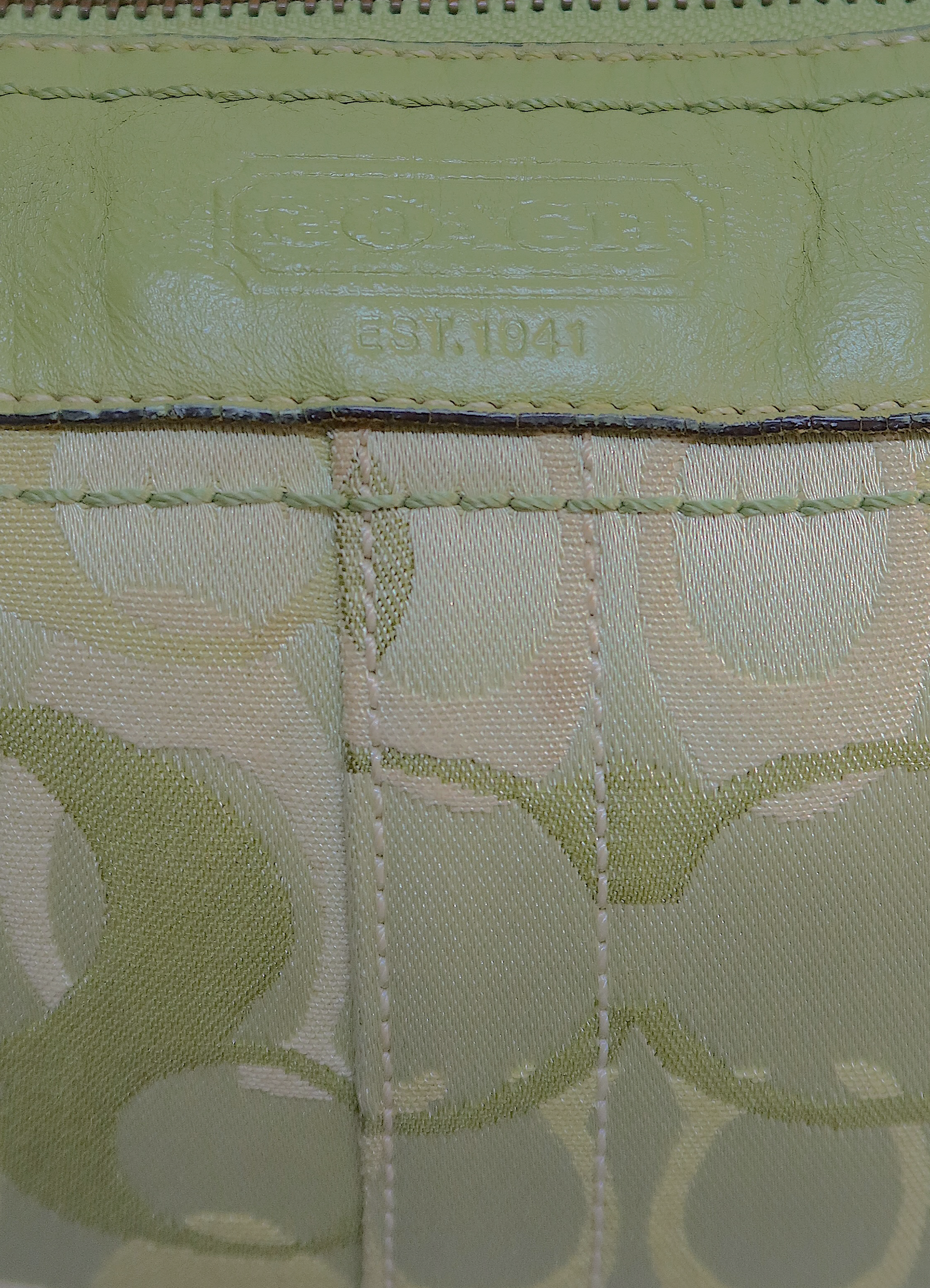 OPTIC SIGNATURE CONVERTIBLE SHOULDER BAG