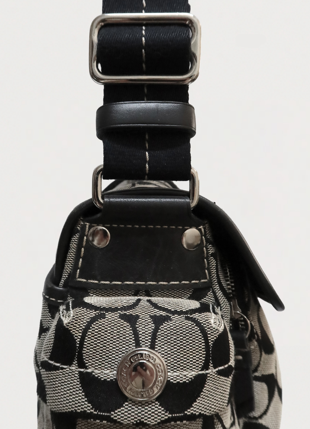 SIGNATURE POCKET SATCHEL SHOULDER BAG