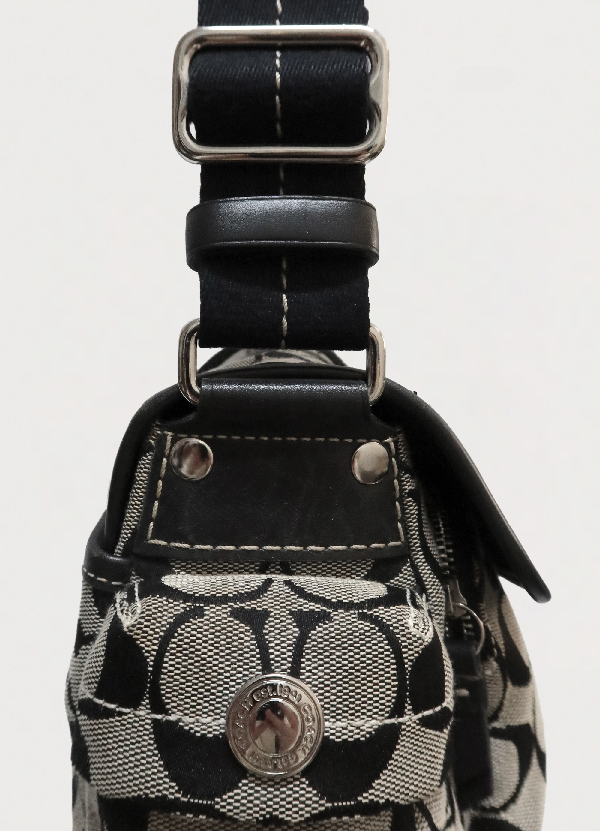 SIGNATURE POCKET SATCHEL SHOULDER BAG