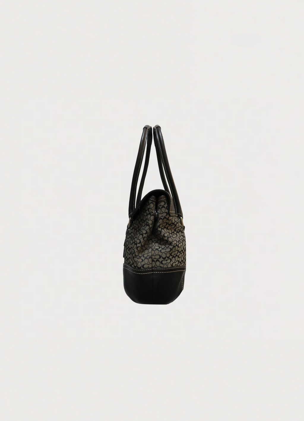 SIGNATURE SOHO FLAP SHOULDER BAG