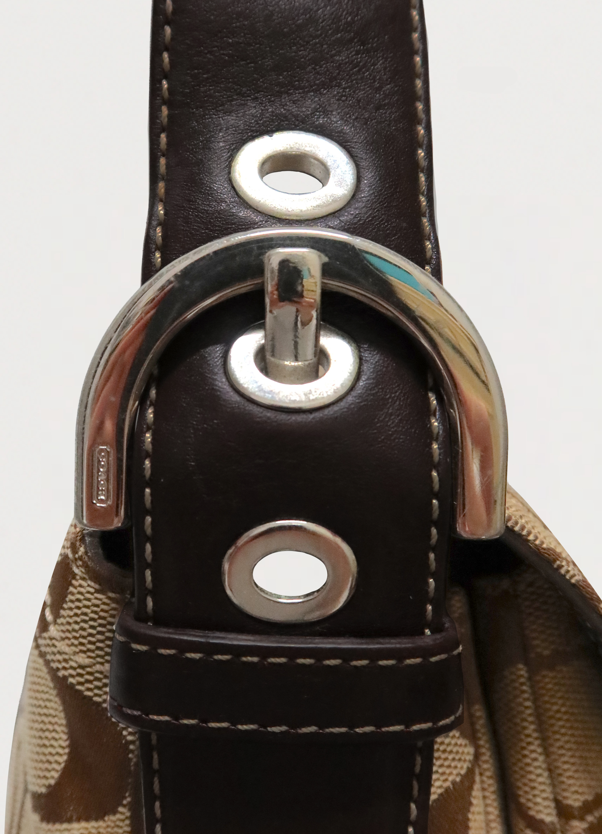 SOHO SIGNATURE BUCKLE SHOULDER BAG