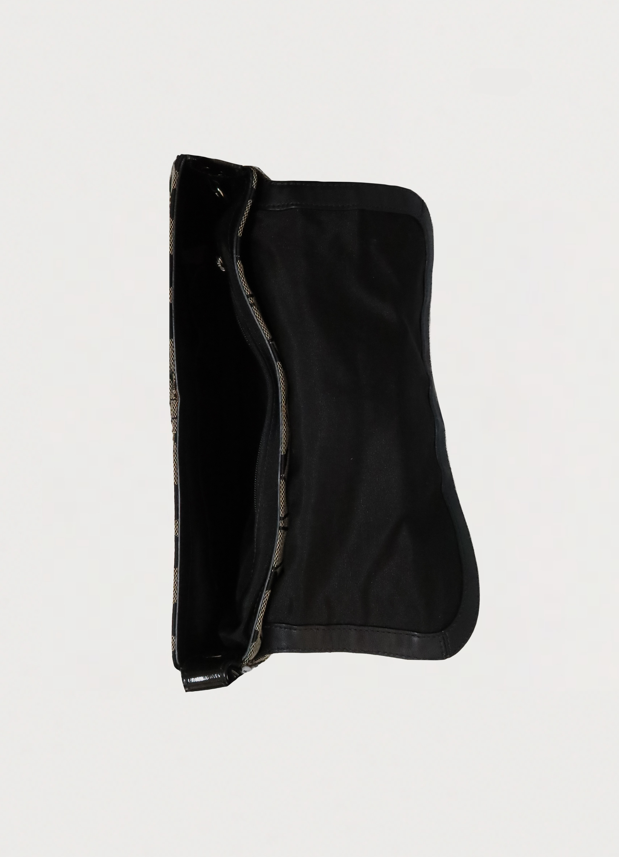 SOHO FLAP SIGNATURE SHOULDER BAG