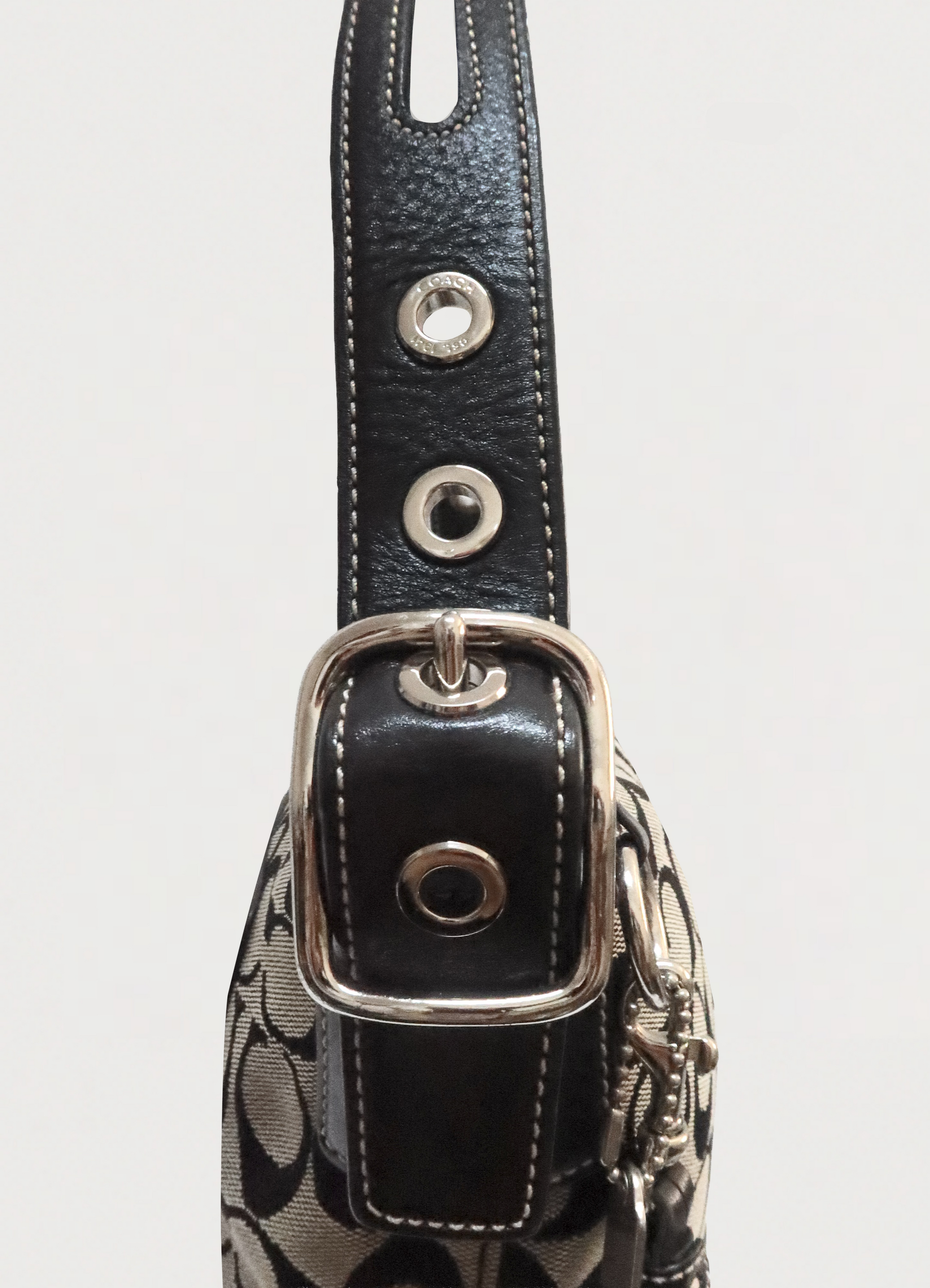 SIGNATURE SHOULDER BAG