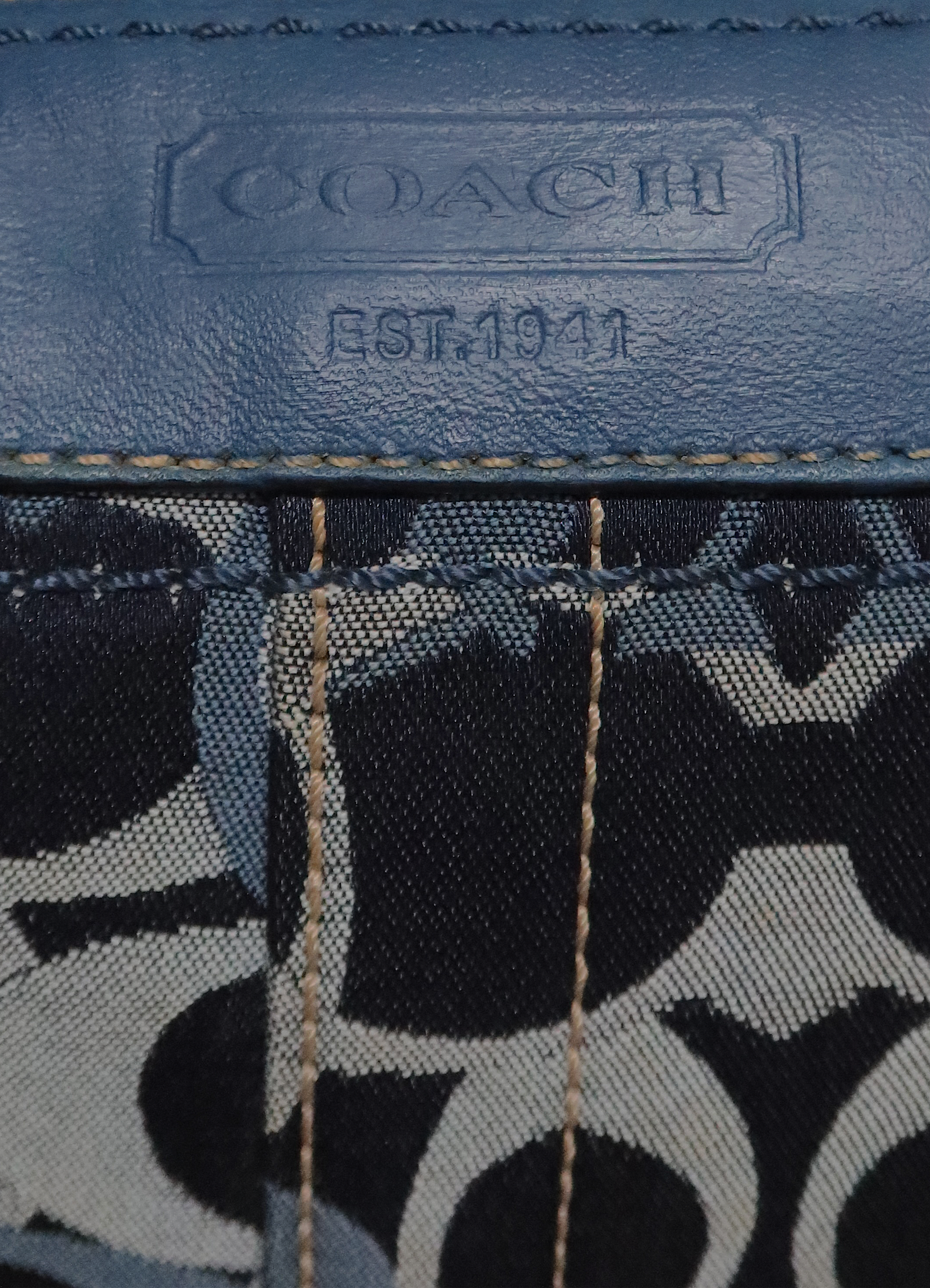 CHELSEA SIGNATURE OPTIC CONVERTIBLE SHOULDER BAG
