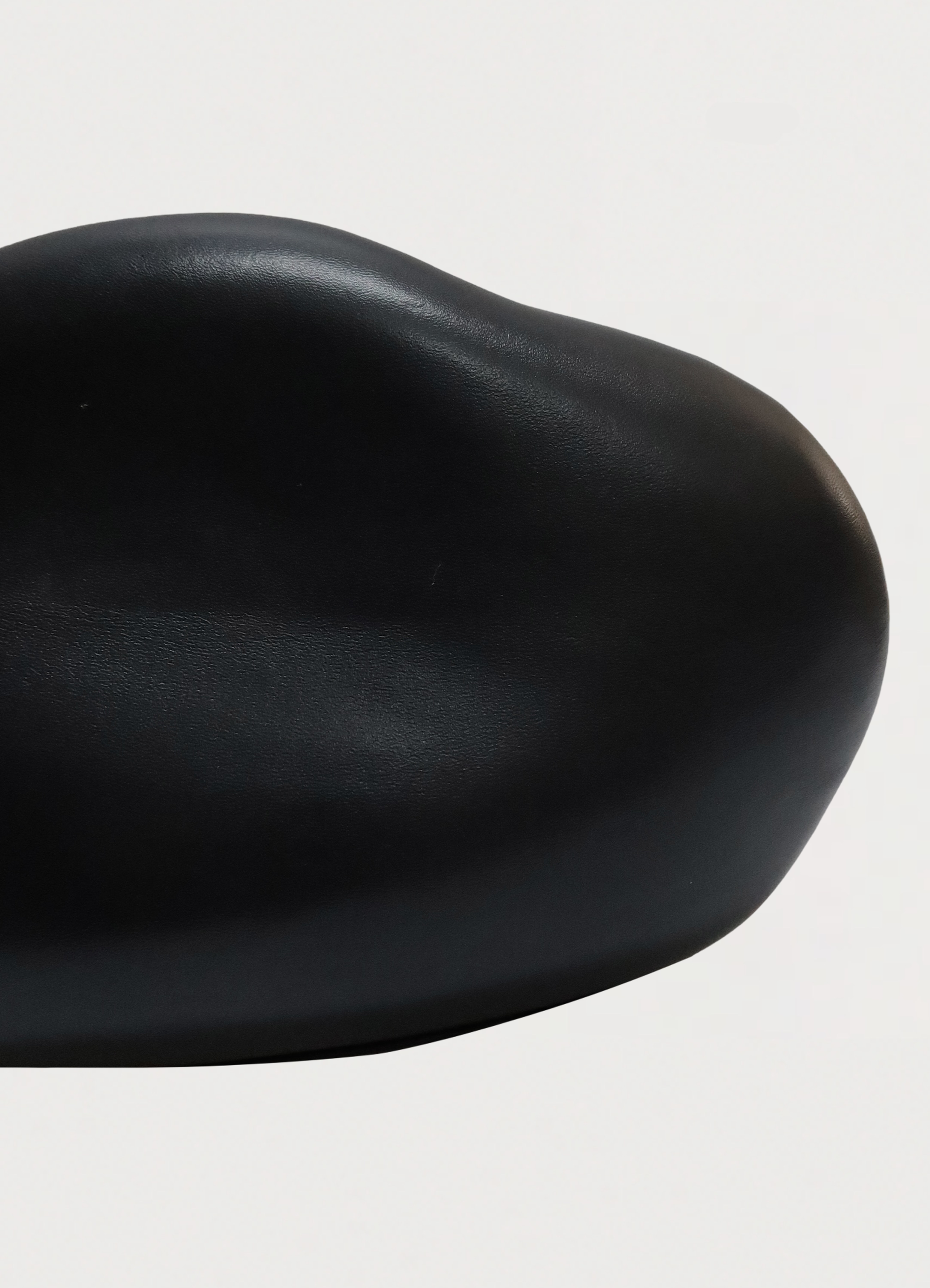 LARGE STONE PEBBLE CLUTCH