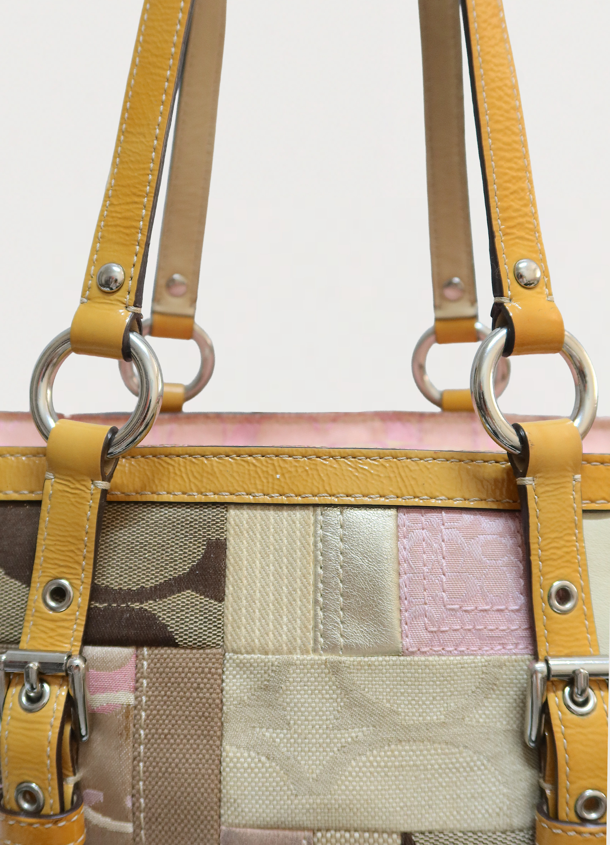 SIGNATURE PATCHWORK TOTE BAG