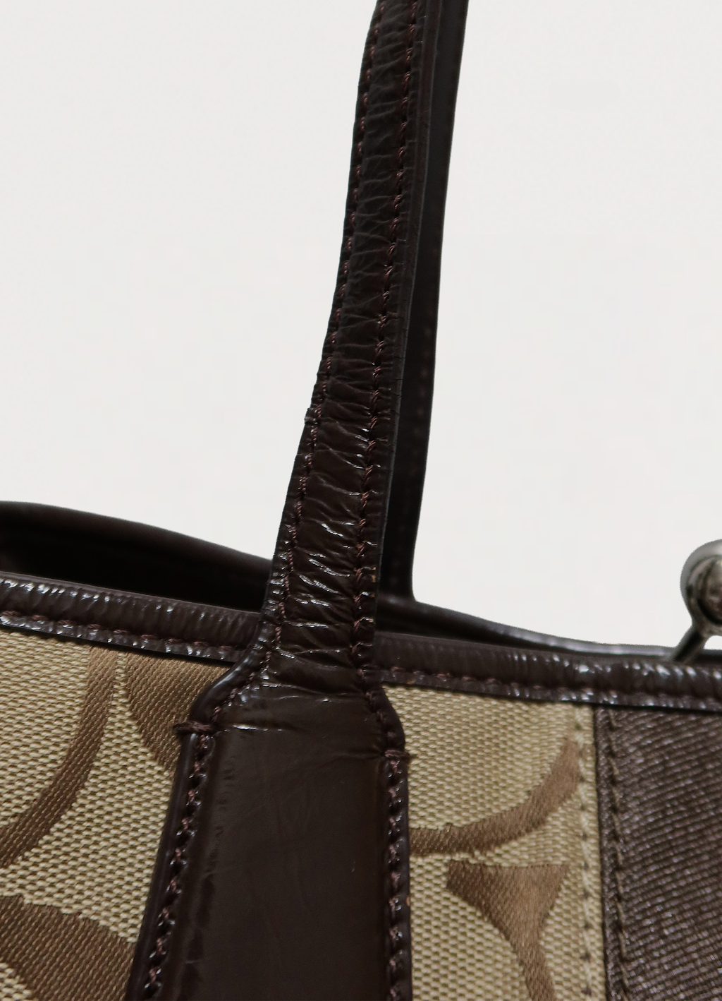 SIGNATURE STRIPE FRAMED KISSLOCK CARRYALL TOTE BAG