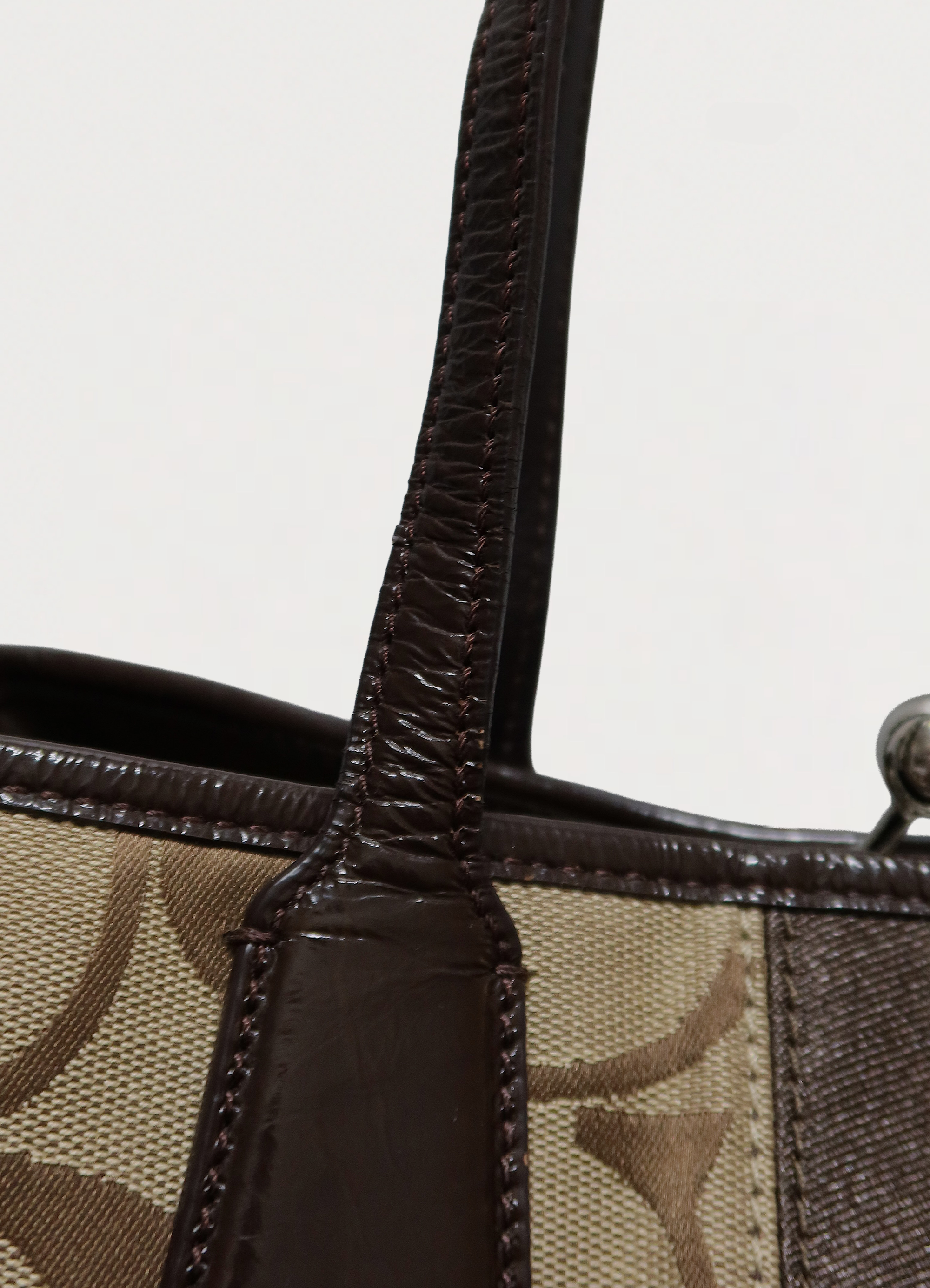 SIGNATURE STRIPE FRAMED KISSLOCK CARRYALL TOTE BAG