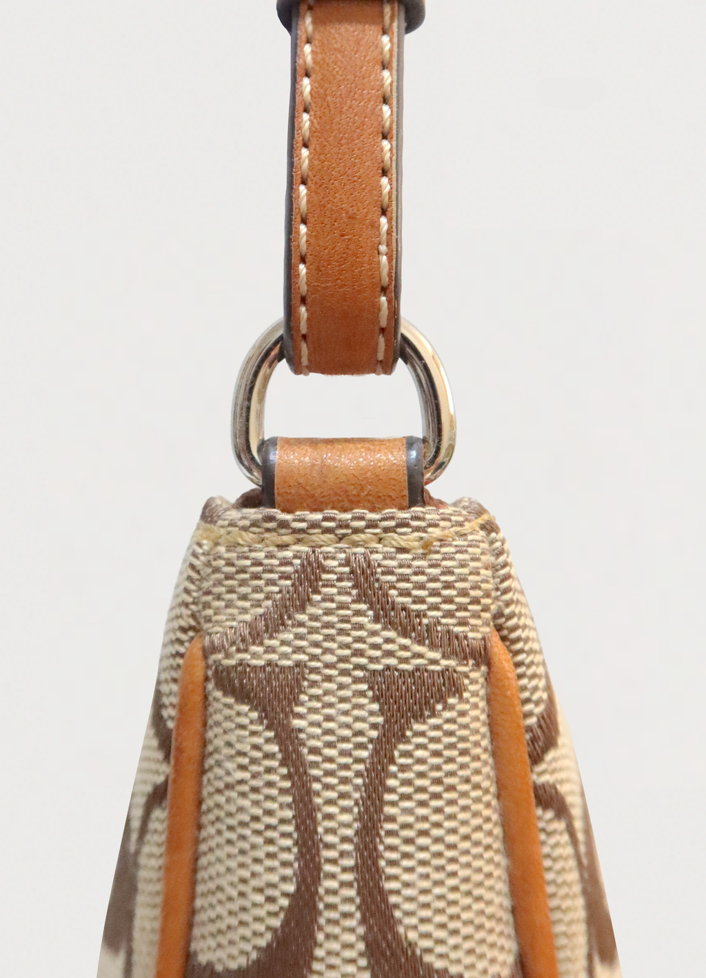 SIGNATURE DEMI POCHETTE BAG