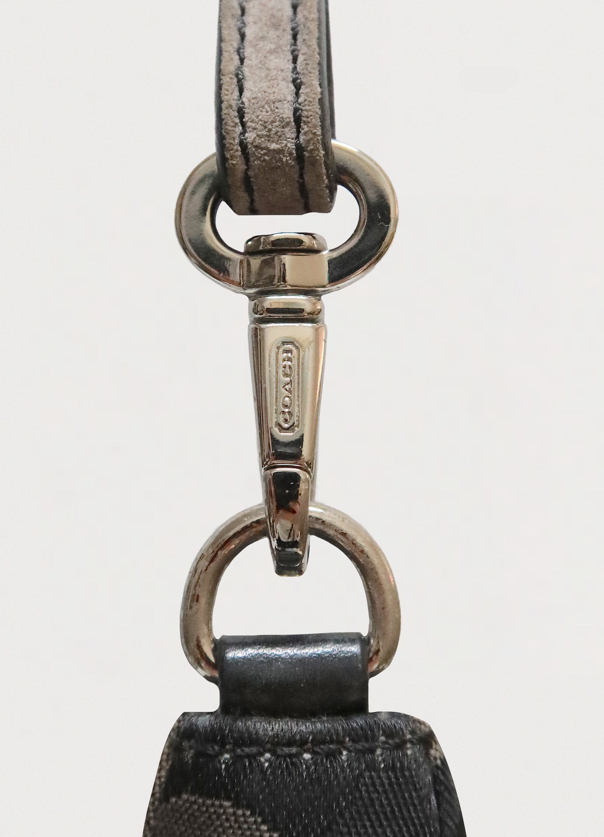 SIGNATURE CHELSEA OPTIC DEMI POCHETTE BAG