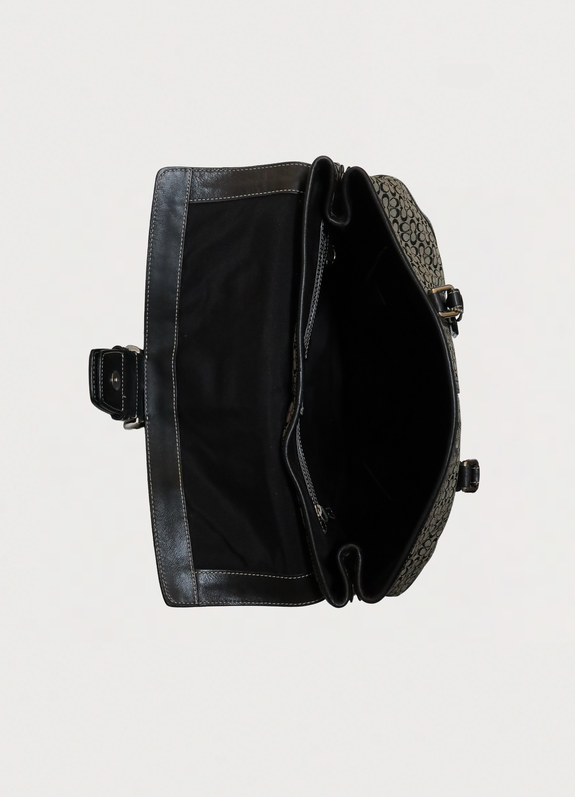SIGNATURE SOHO FLAP SHOULDER BAG