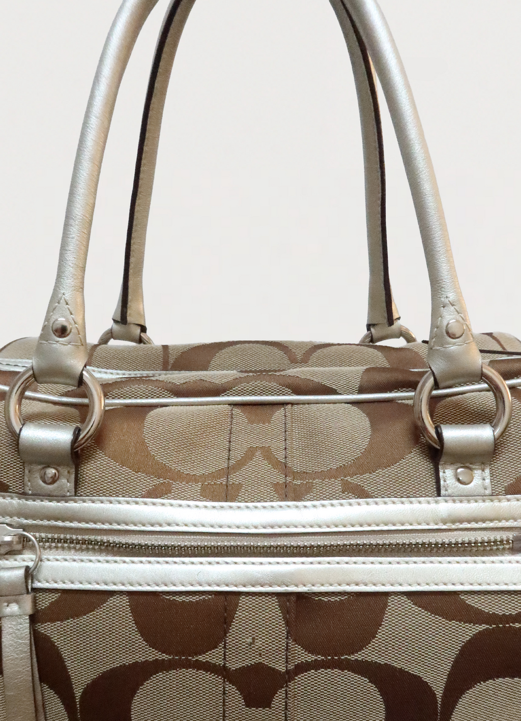 SIGNATURE GALLERY POCKET SATCHEL SHOULDER BAG