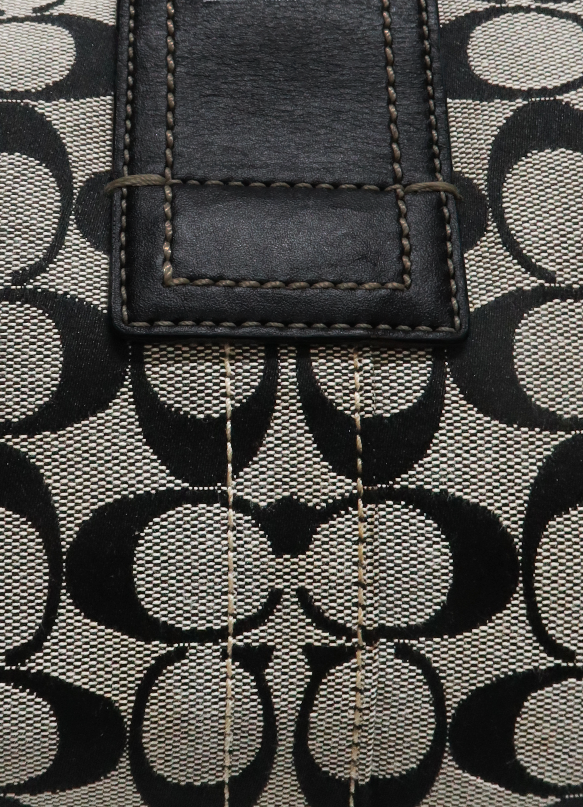 SIGNATURE SOHO POCKET SHOULDER BAG