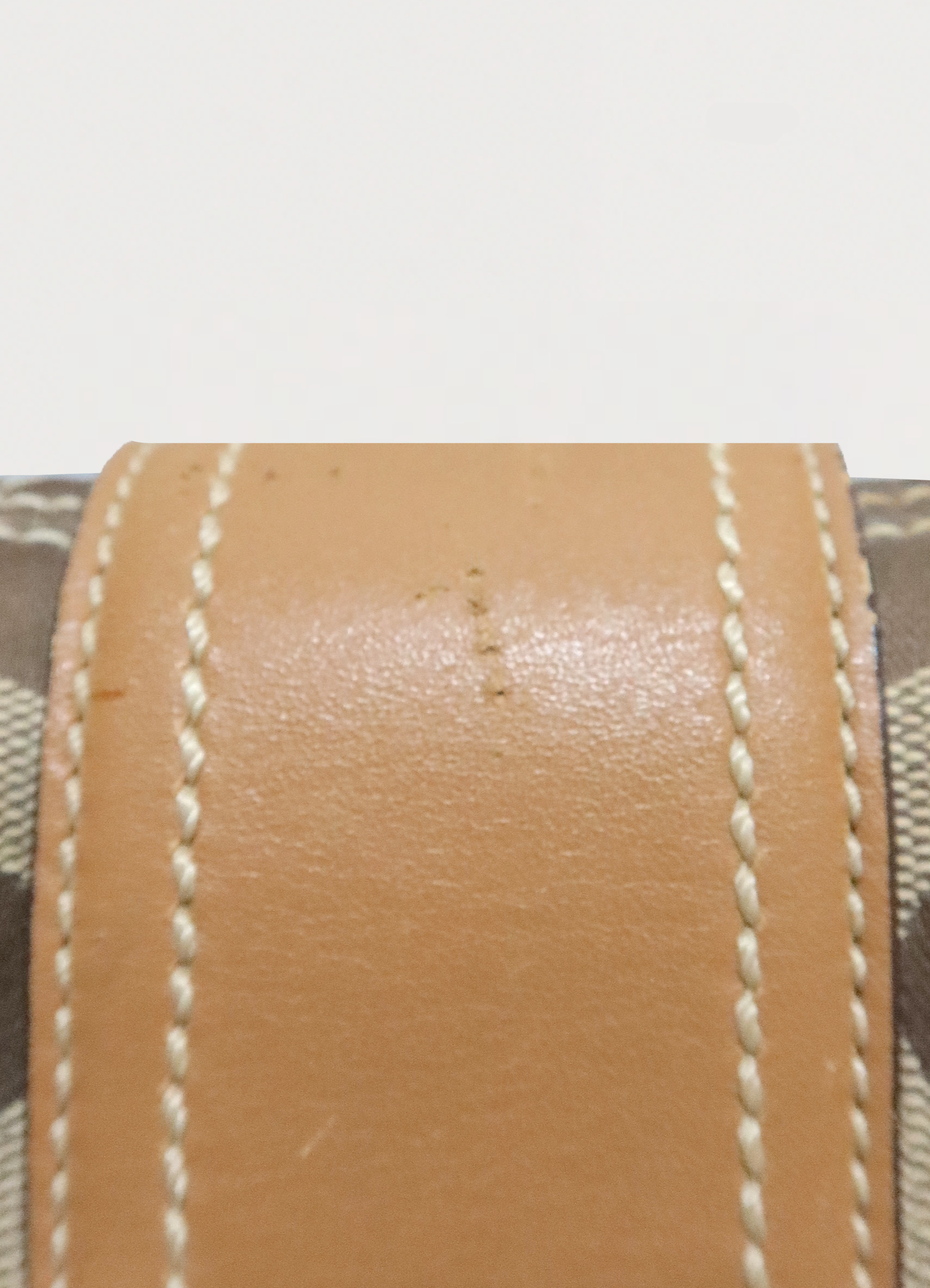 SIGNATURE SOHO BUCKLE FLAP SHOULDER BAG