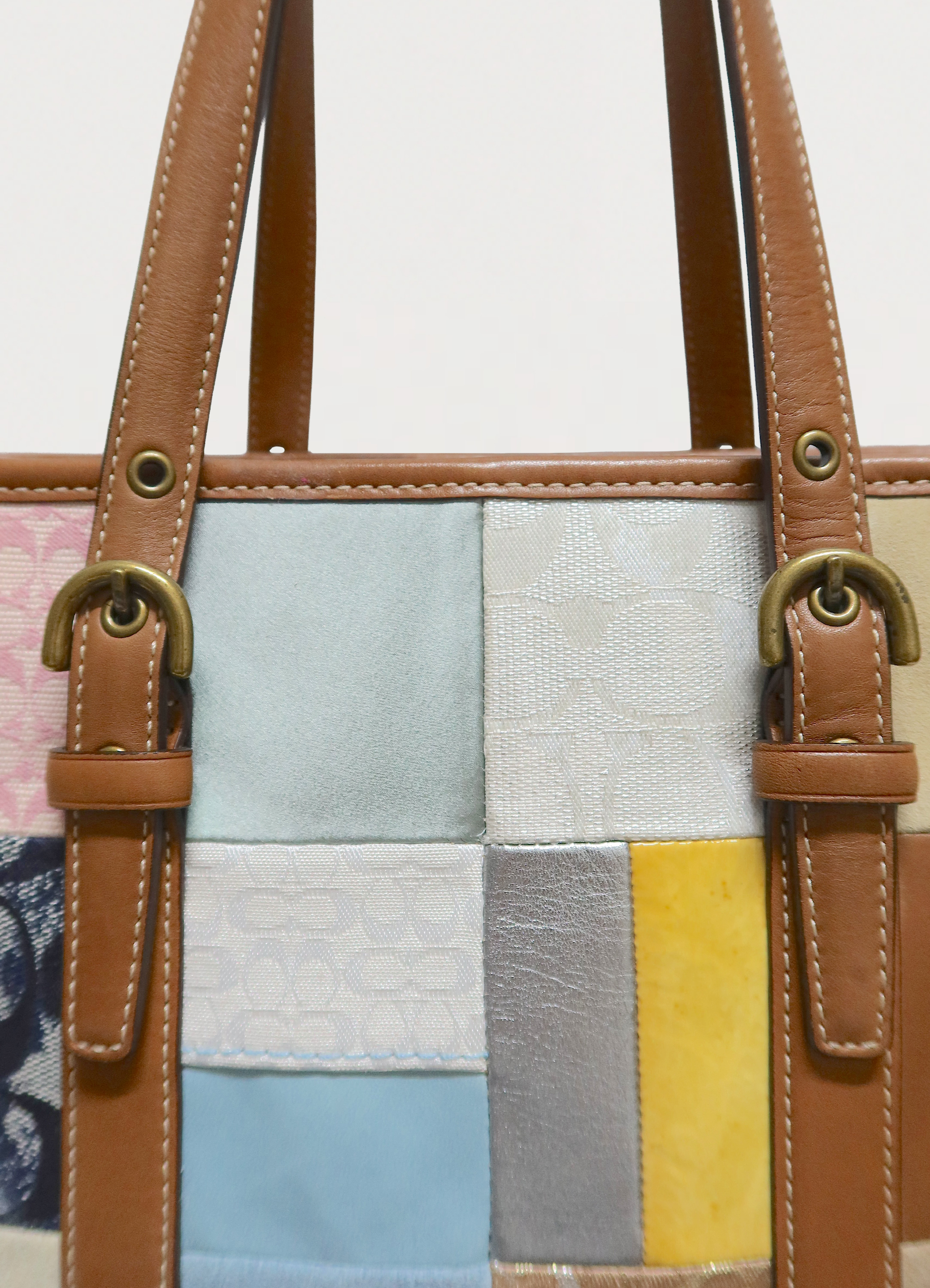 HOLIDAY PATCHWORK GALLERY TOTE BAG