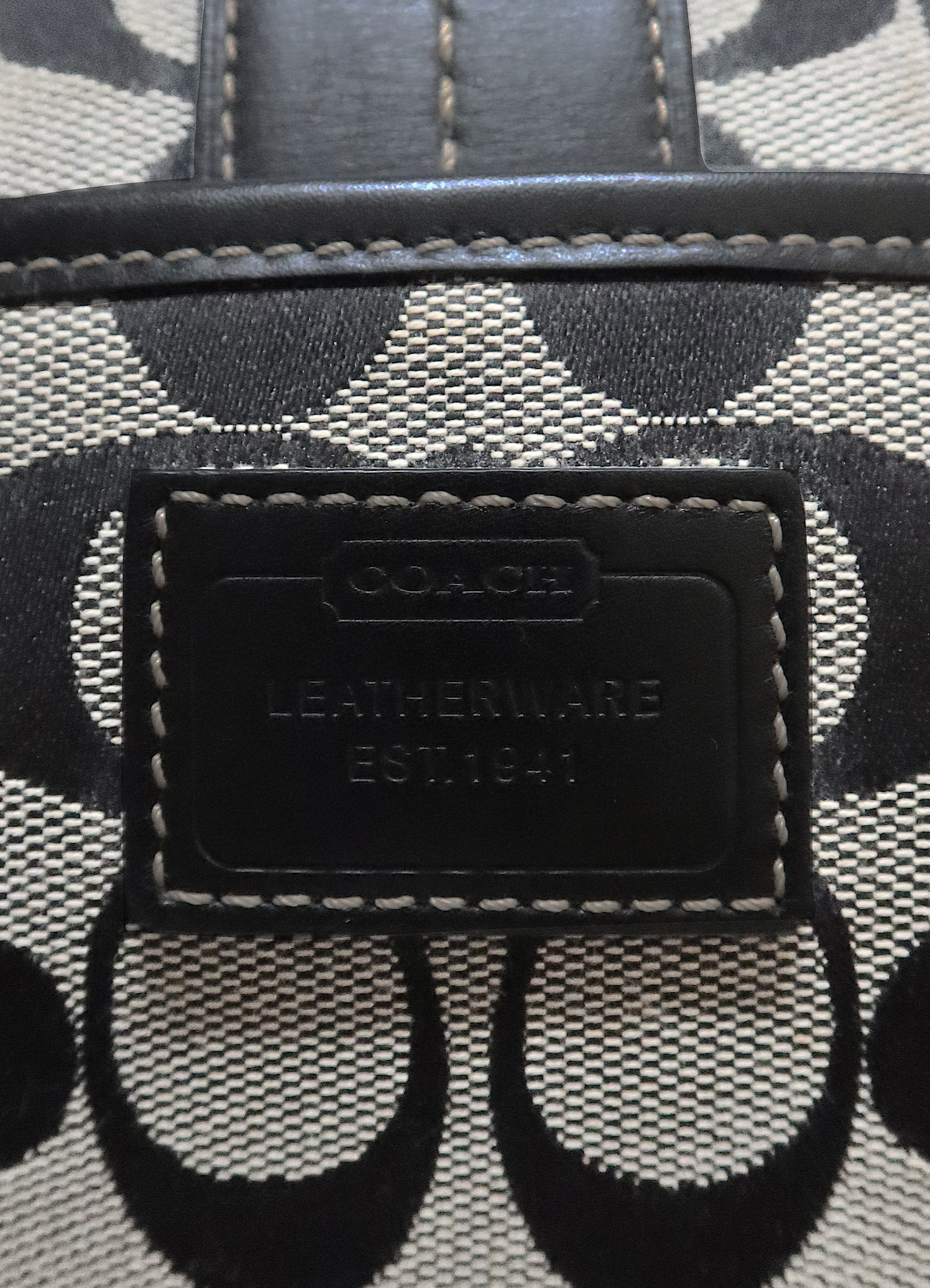 SIGNATURE POCKET SATCHEL SHOULDER BAG
