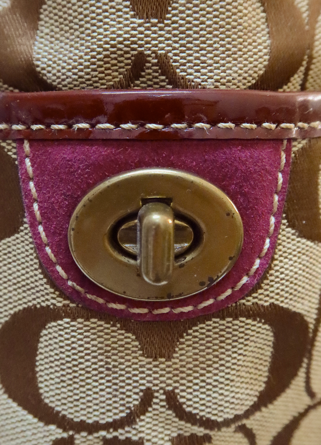HAMPTONS SUEDE SIGNATURE TOTE BAG