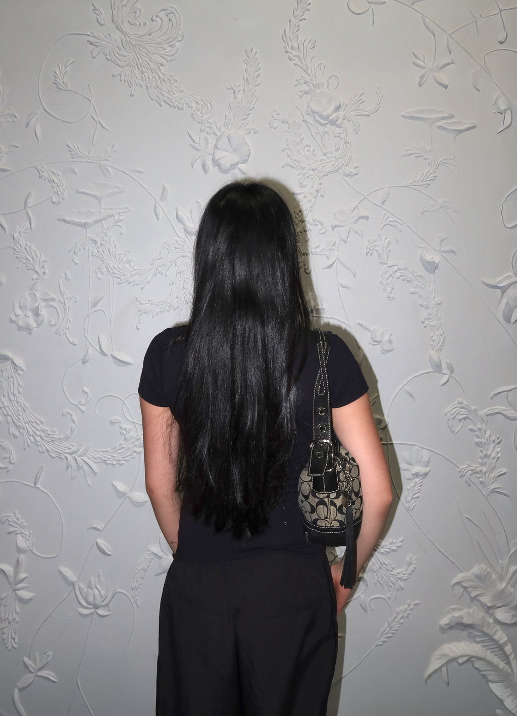 SIGNATURE SHOULDER BAG
