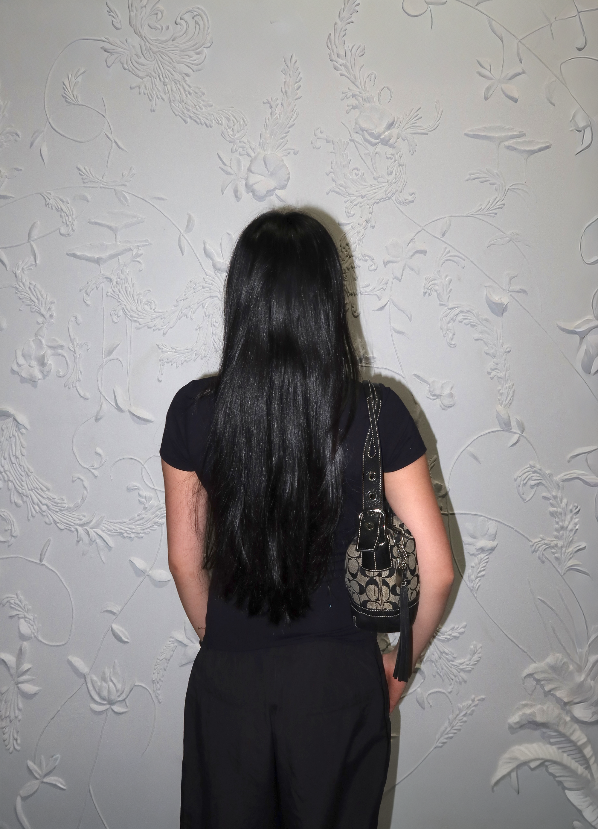 SIGNATURE SHOULDER BAG