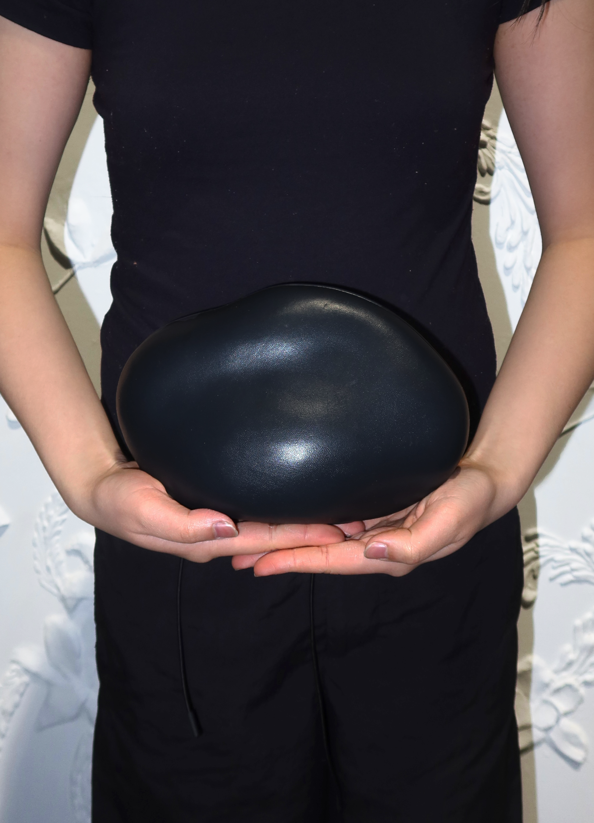 LARGE STONE PEBBLE CLUTCH