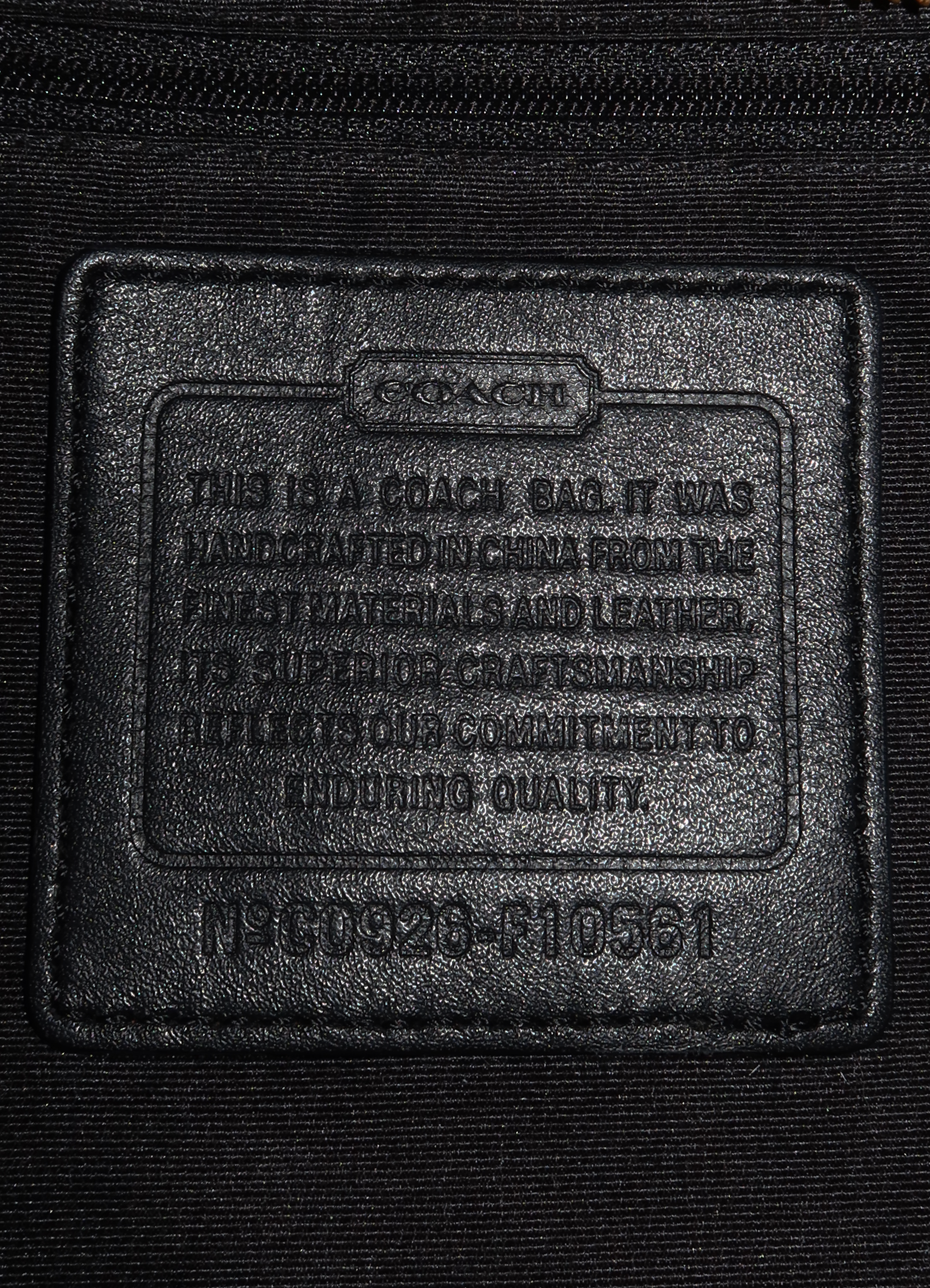 SIGNATURE BLEECKER SHOULDER BAG