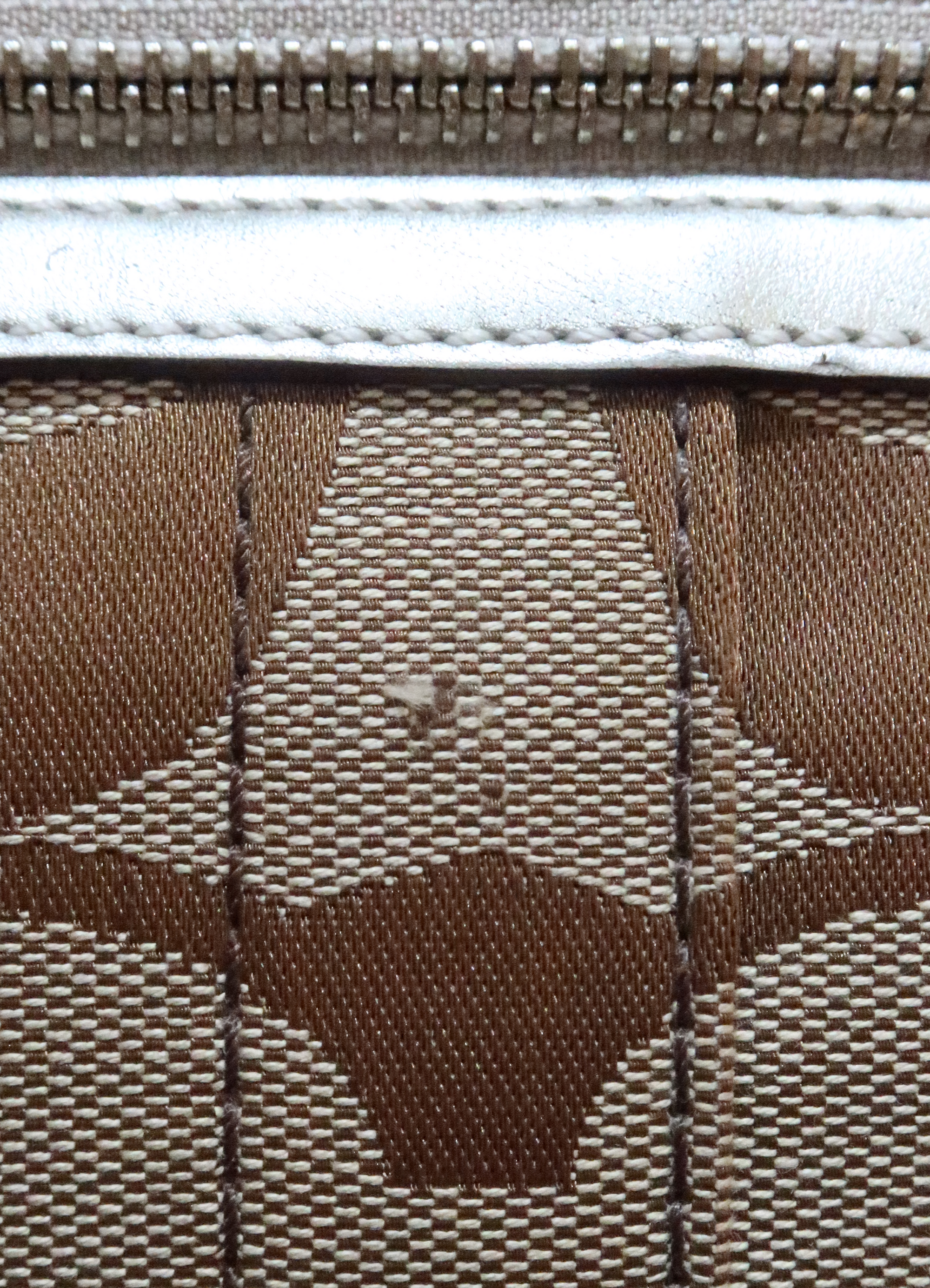 SIGNATURE GALLERY POCKET SATCHEL SHOULDER BAG