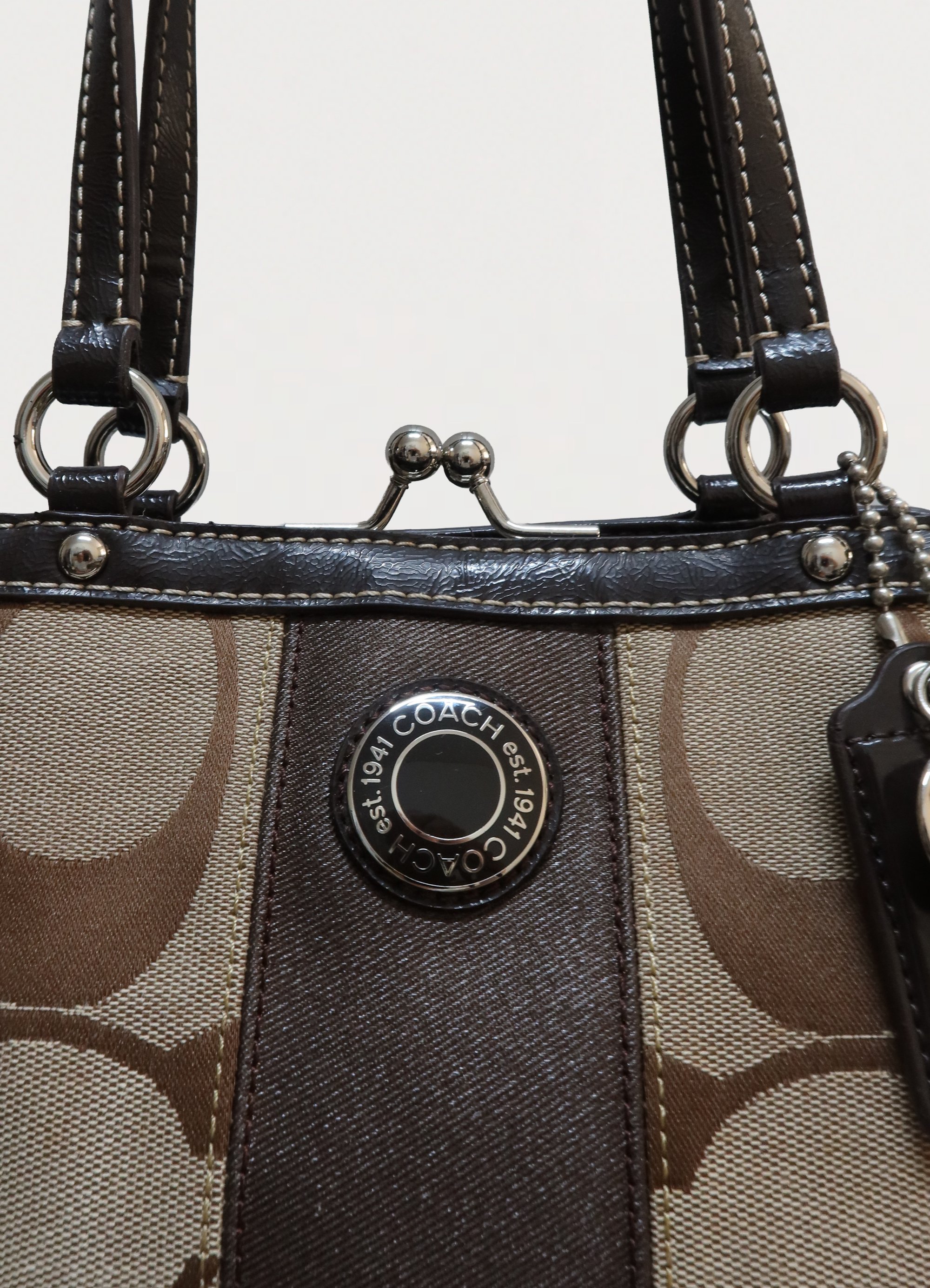SIGNATURE STRIPE KISSLOCK SMALL HANDBAG