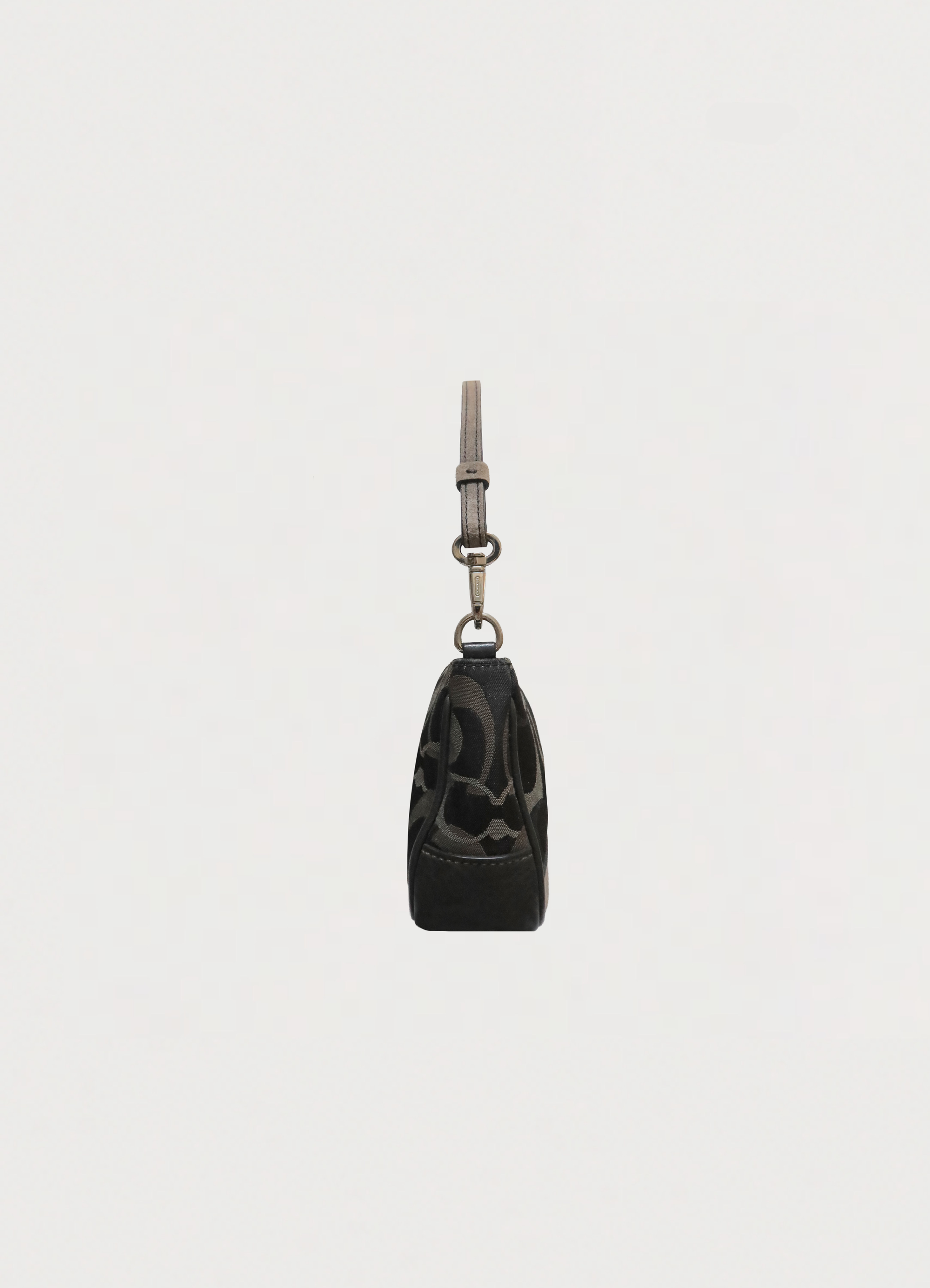 SIGNATURE CHELSEA OPTIC DEMI POCHETTE BAG