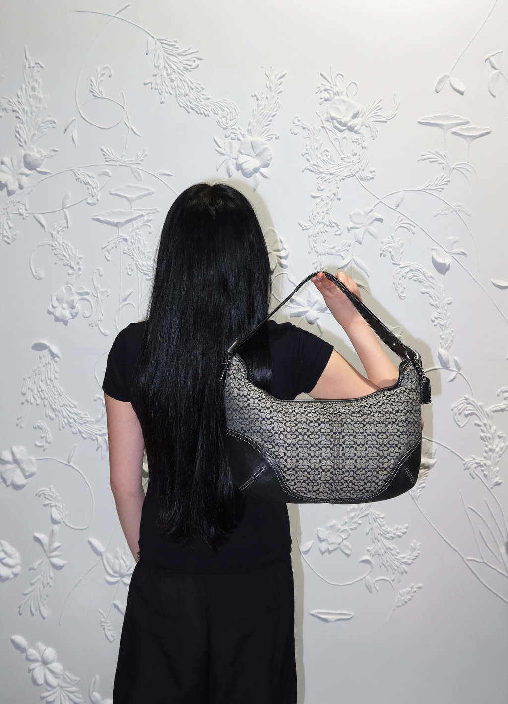 SIGNATURE LARGE SOHO HOBO BAG