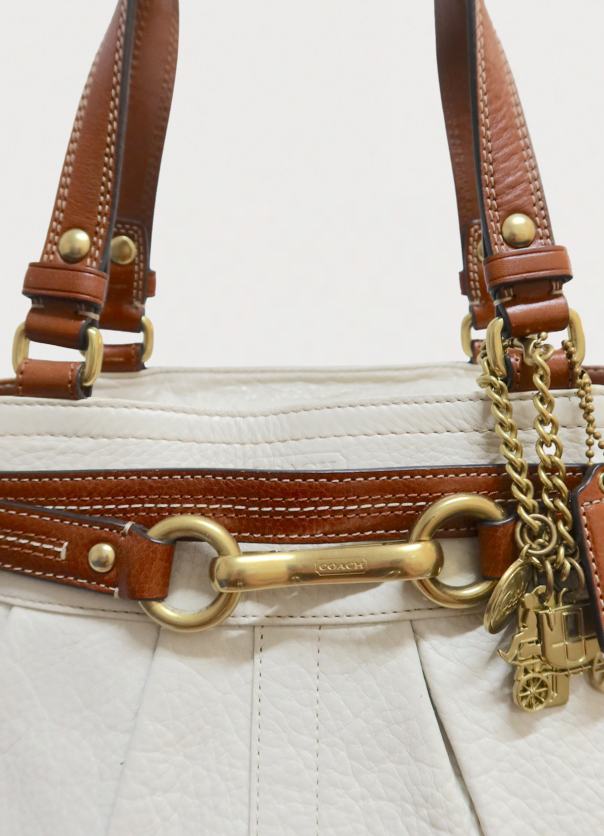 PLEATED HAMPTONS LEATHER SHOULDER BAG