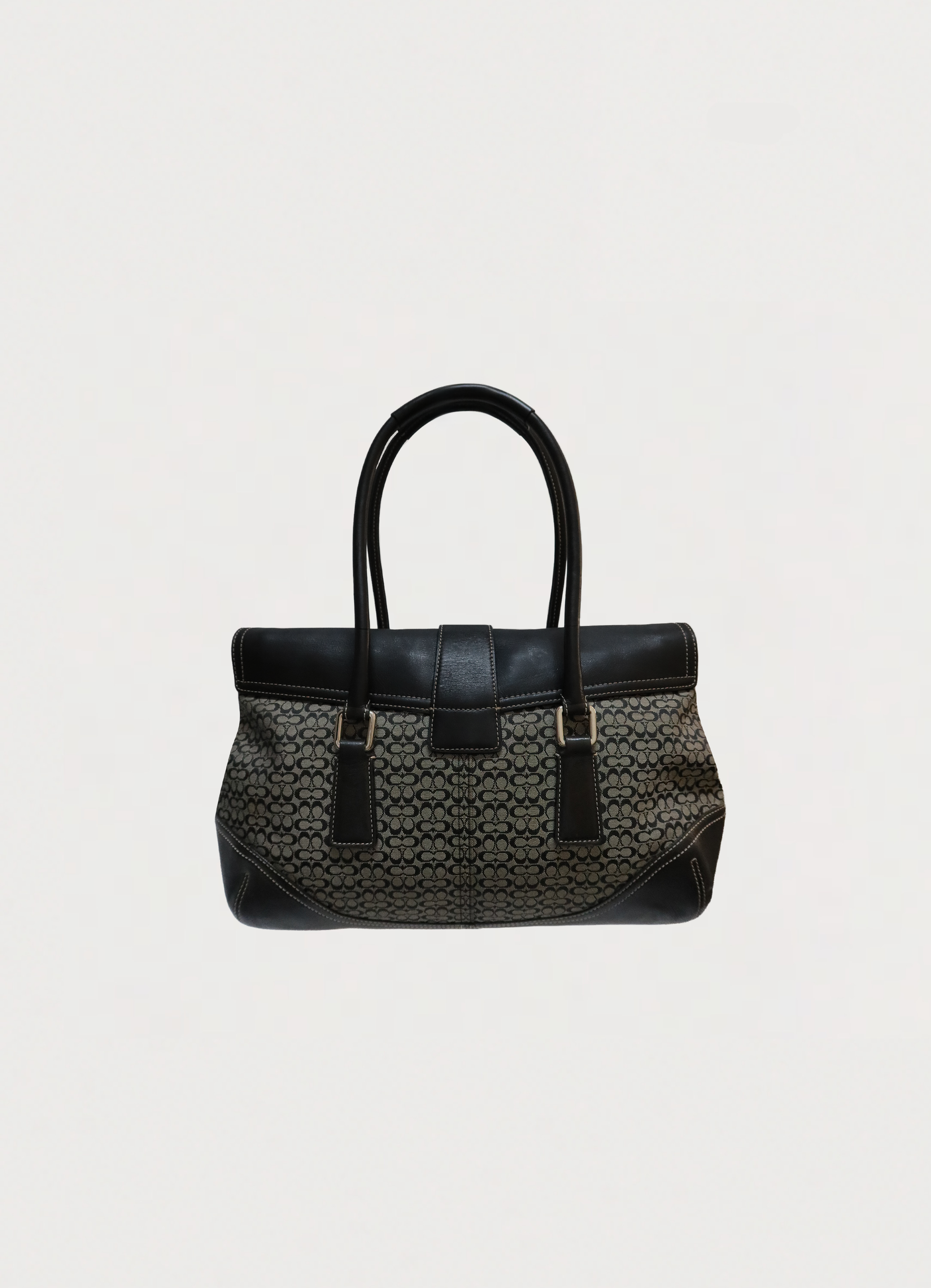 SIGNATURE SOHO FLAP SHOULDER BAG