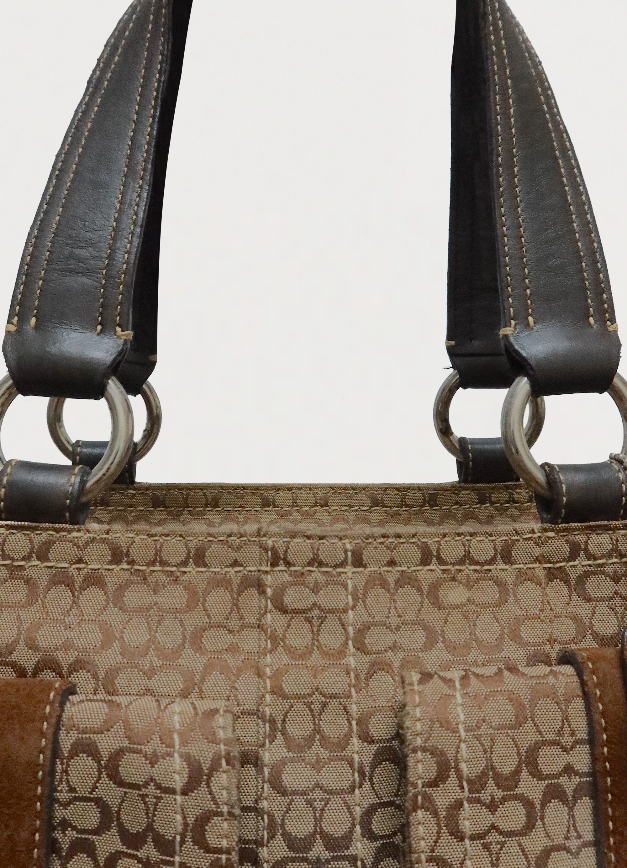 SIGNATURE SOHO BUCKLE HANDBAG