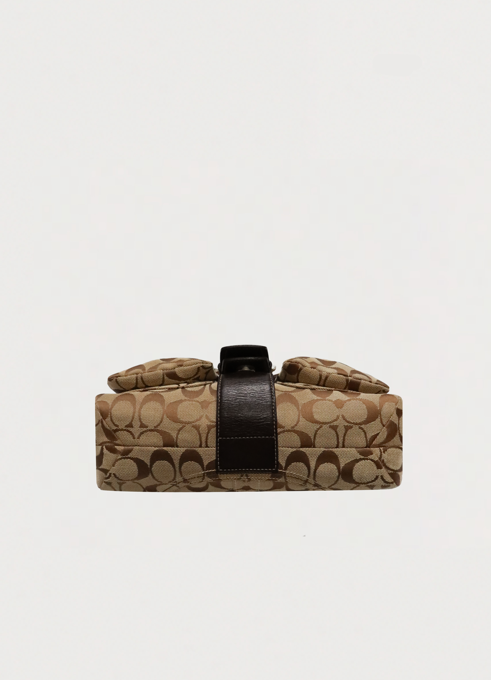 SOHO SIGNATURE BUCKLE SHOULDER BAG