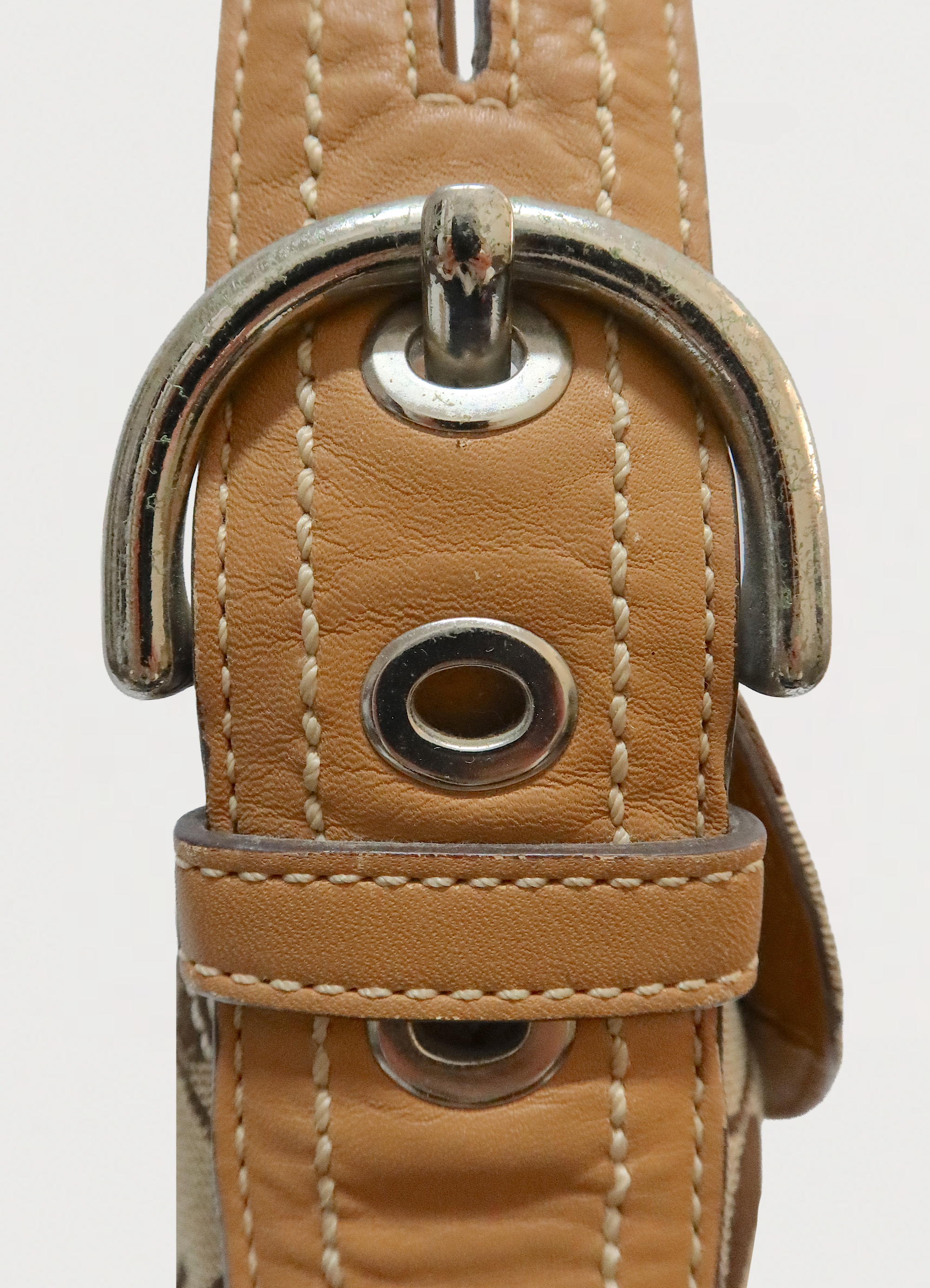SIGNATURE SOHO BUCKLE FLAP SHOULDER BAG